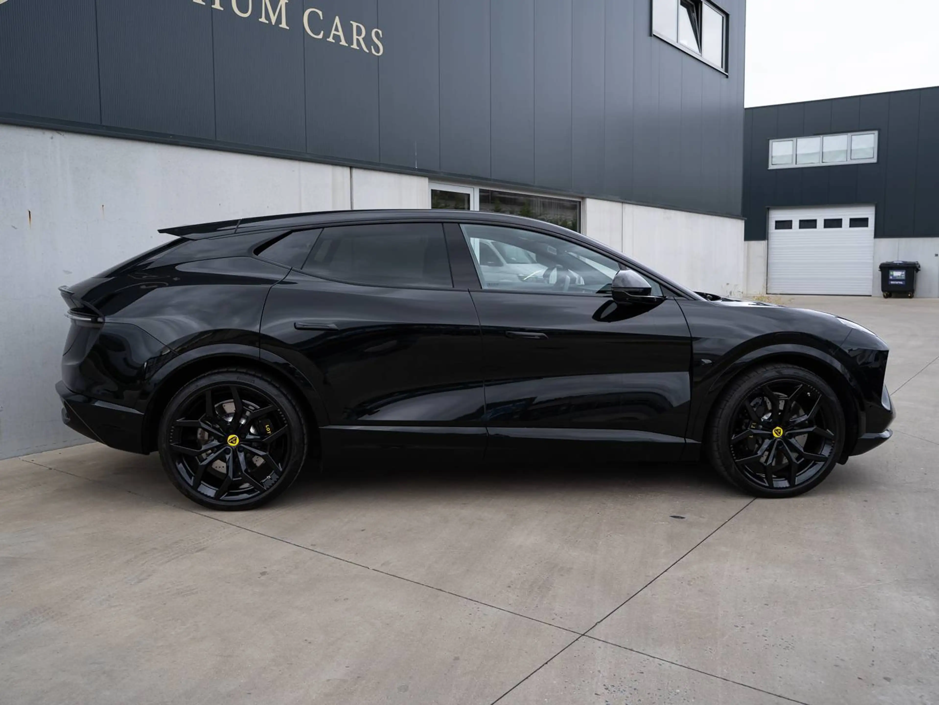 Lotus Eletre 109 kWh l S l Massage l Pano l Ventilated l KEF l Head-Up l Gold l Carbon — photo 8