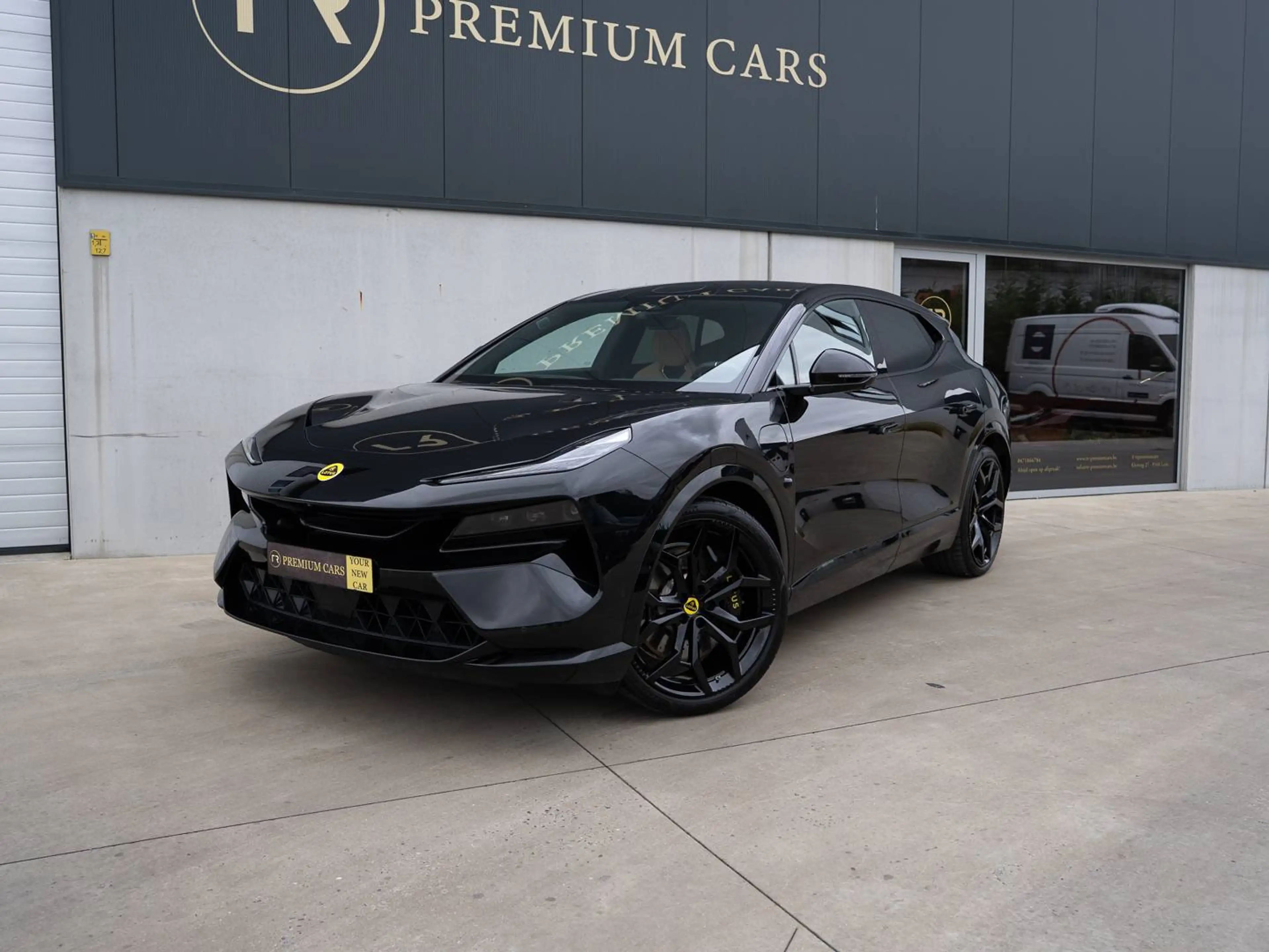 Lotus Eletre 109 kWh l S l Massage l Pano l Ventilated l KEF l Head-Up l Gold l Carbon — photo 2