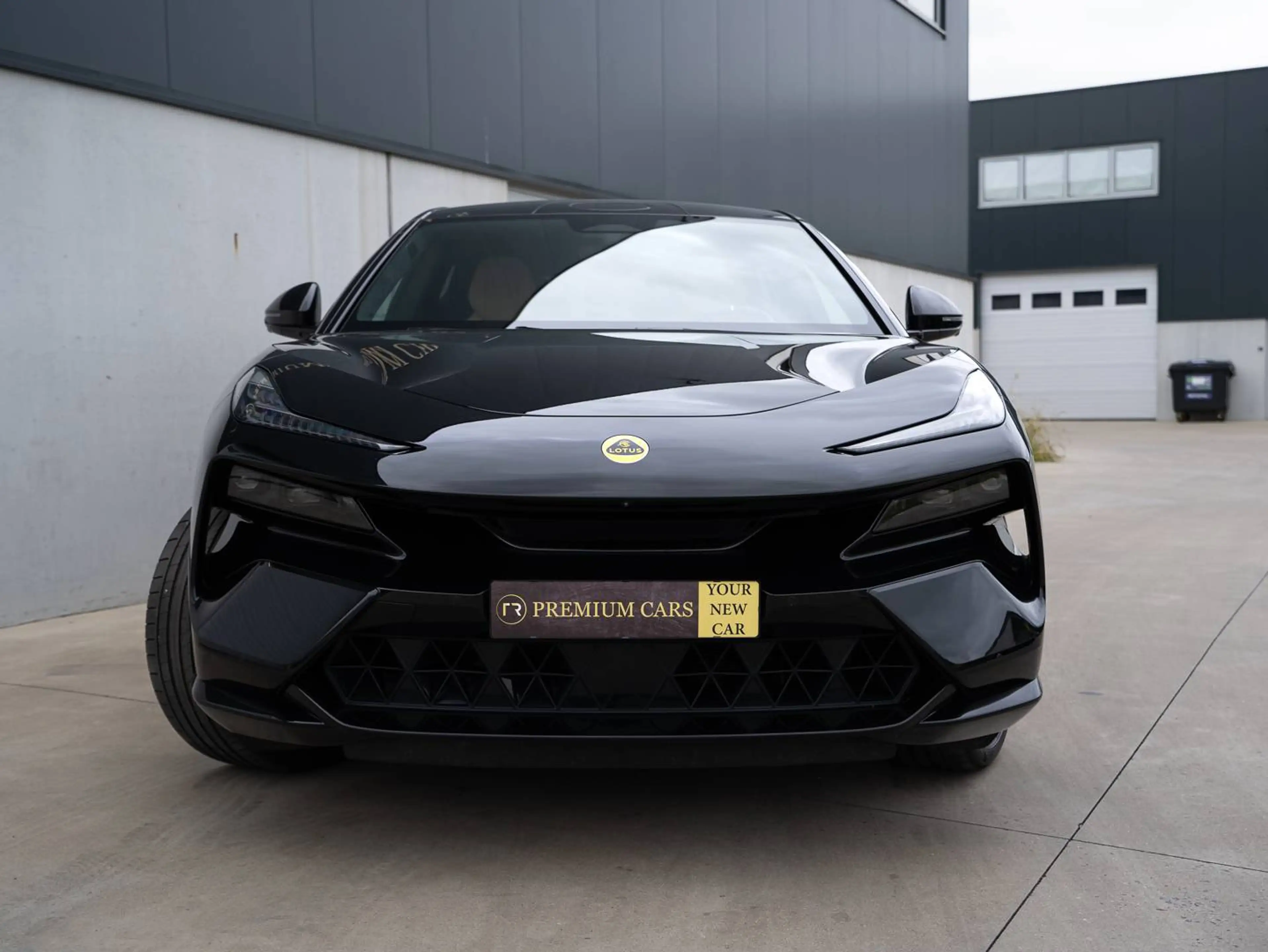 Lotus Eletre 109 kWh l S l Massage l Pano l Ventilated l KEF l Head-Up l Gold l Carbon — photo 5