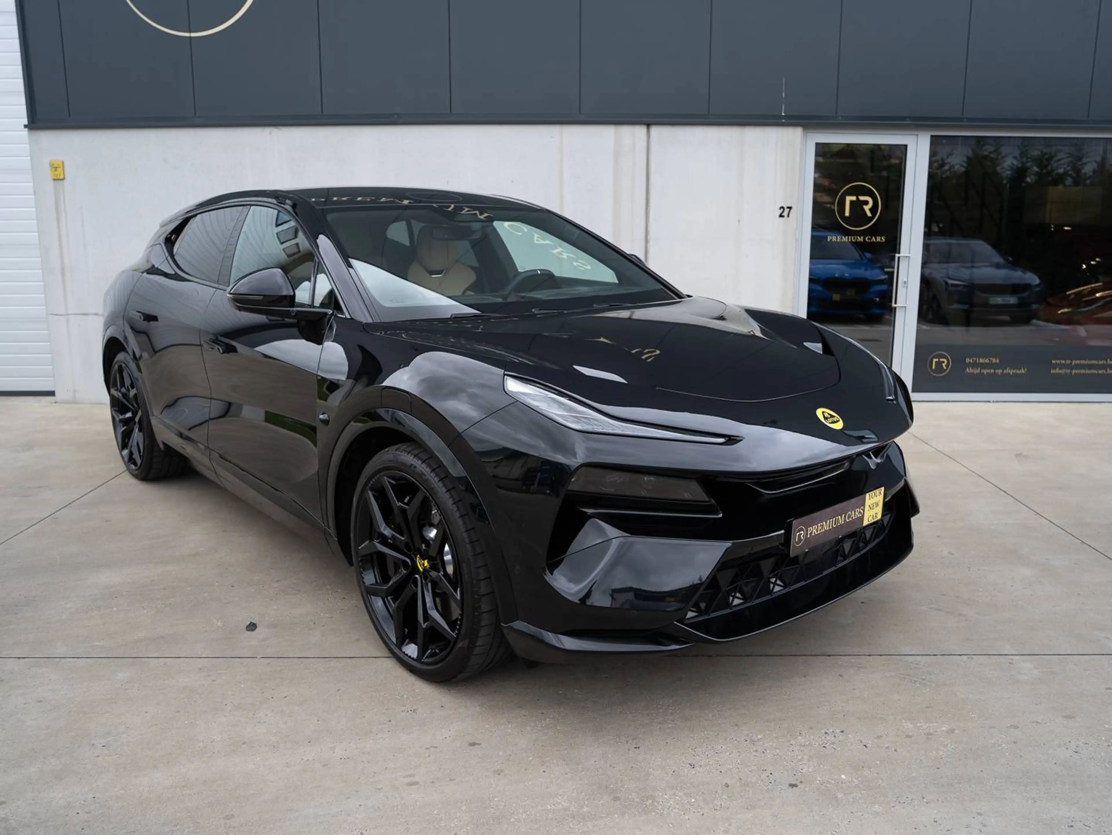 Lotus Eletre 109 kWh l S l Massage l Pano l Ventilated l KEF l Head-Up l Gold l Carbon — photo 6