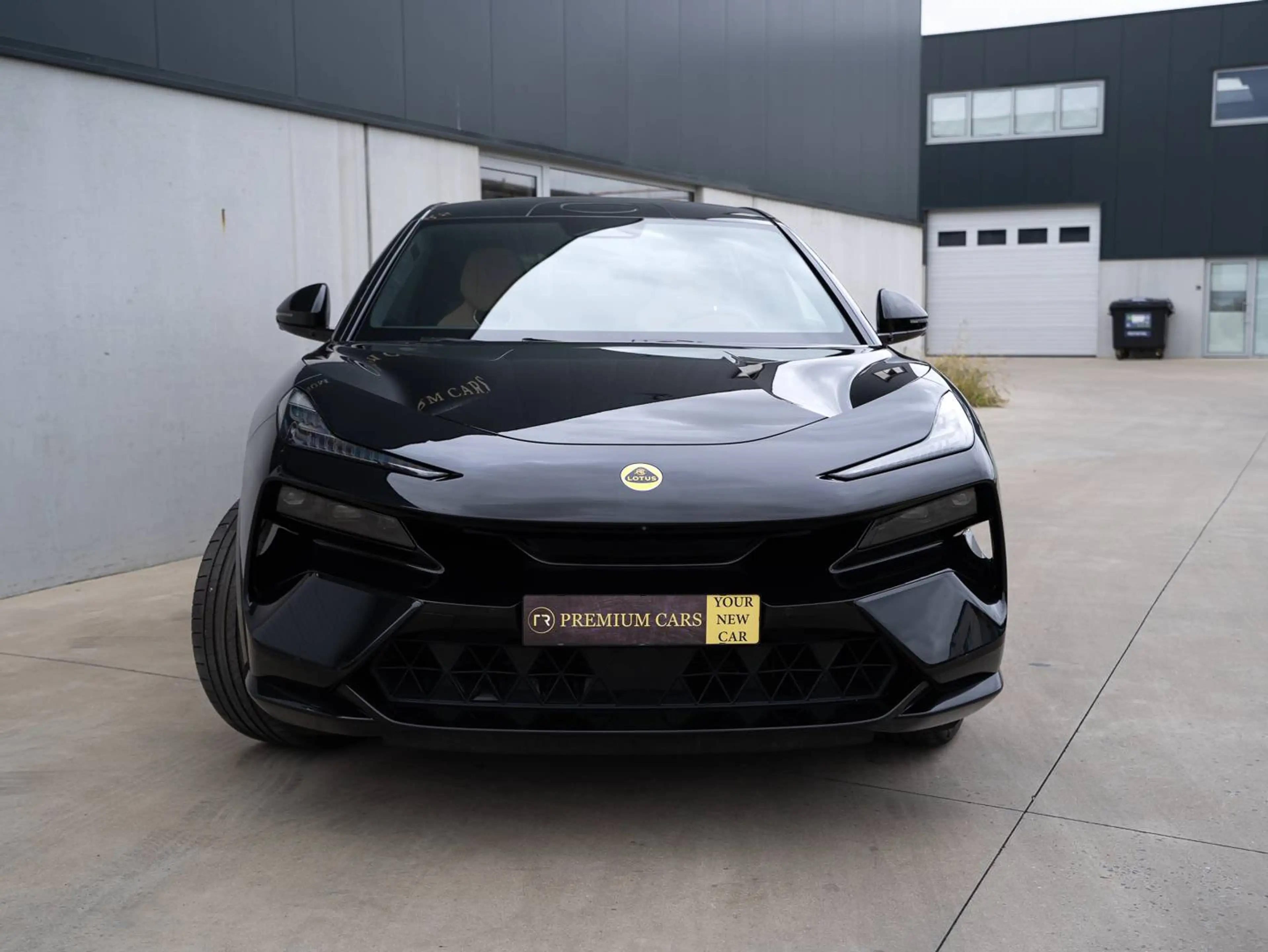Lotus Eletre 109 kWh l S l Massage l Pano l Ventilated l KEF l Head-Up l Gold l Carbon — photo 4