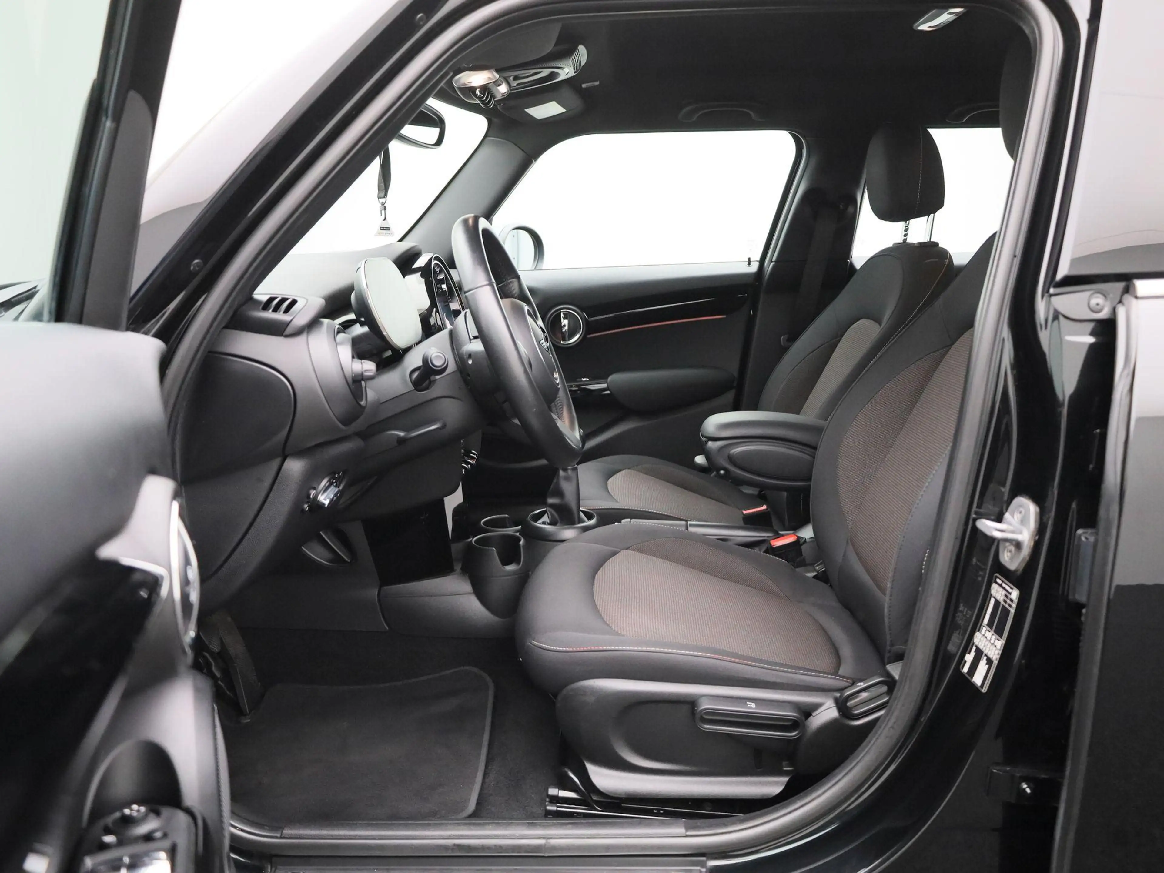 MINI One Mini 5 door NAVI | ECC | PDC — photo 11