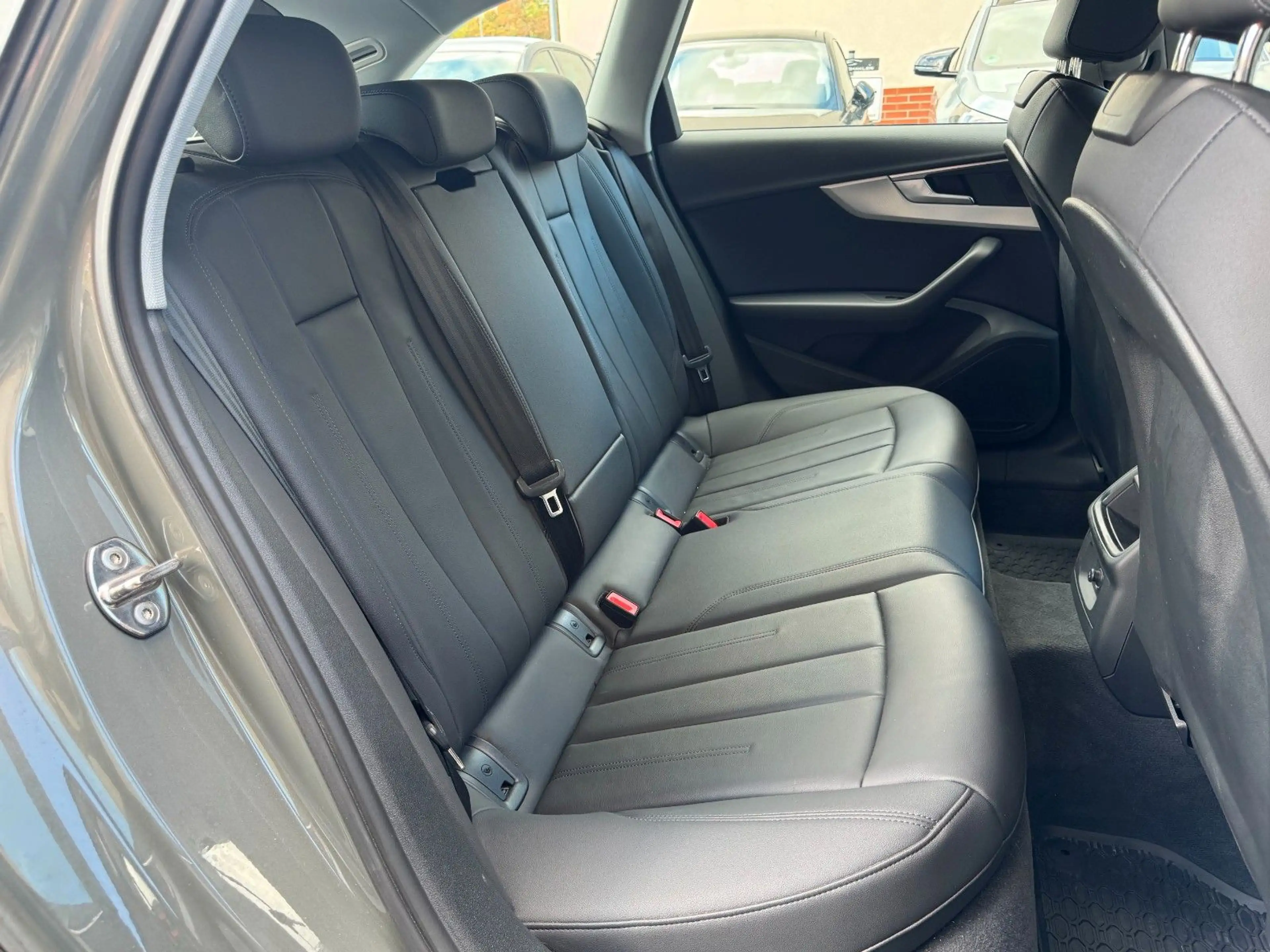 Audi A4 allroad quattro 40 TDI AHK LEDER — photo 12