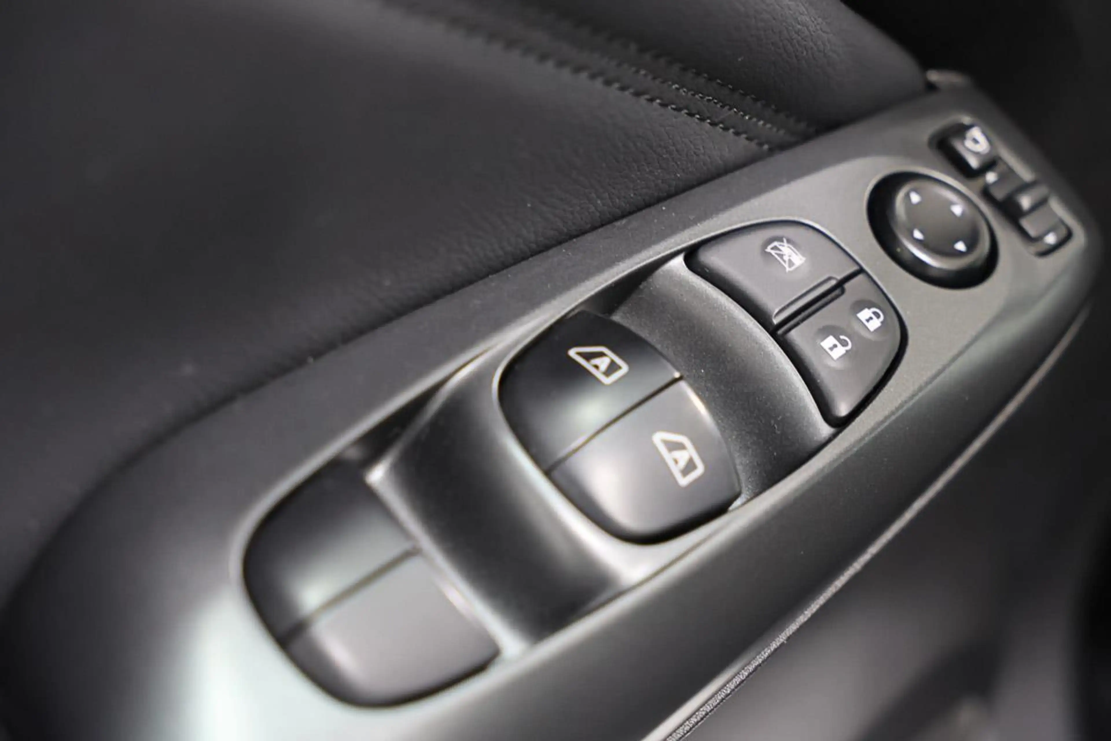 Nissan Juke 1.0 DIG-T 114  DCT - N-CONNECTA SEMI CUIR LED GPS — photo 15