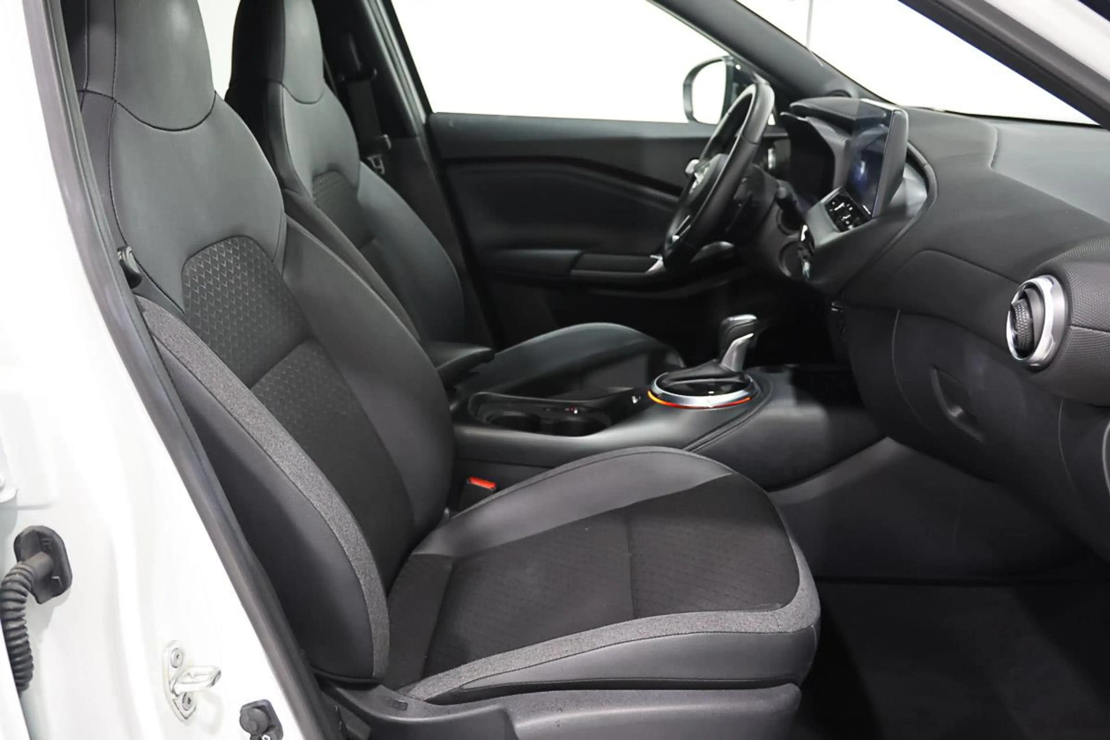 Nissan Juke 1.0 DIG-T 114  DCT - N-CONNECTA SEMI CUIR LED GPS — photo 9