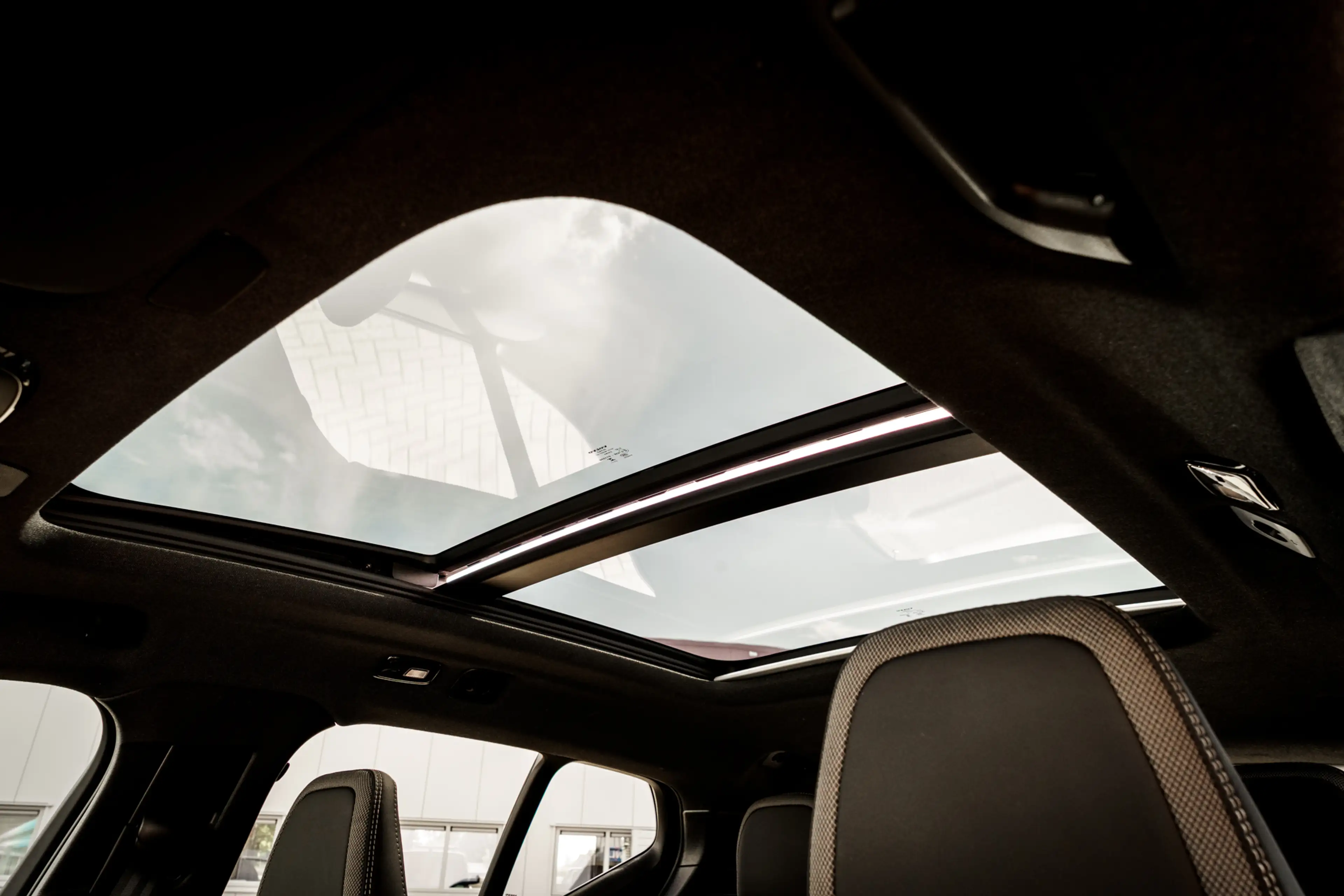 Volvo EX40 Single Motor Extended Range Ultimate | 82 kWh SOH — photo 11