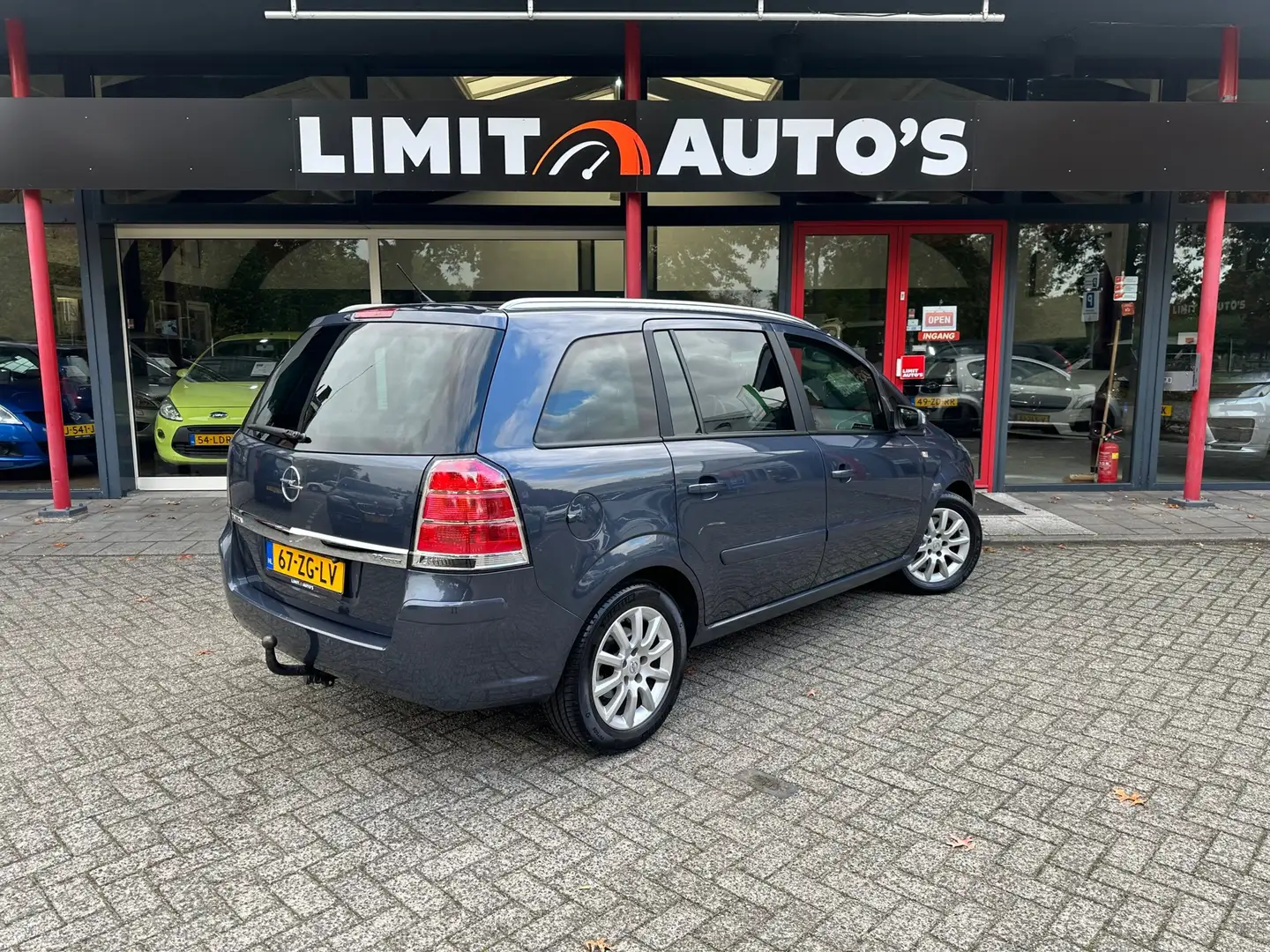 Opel Zafira 2.2 Temptation Airco/Cruise/Camera/6bak/7zits/Lmv/ Grau - 2