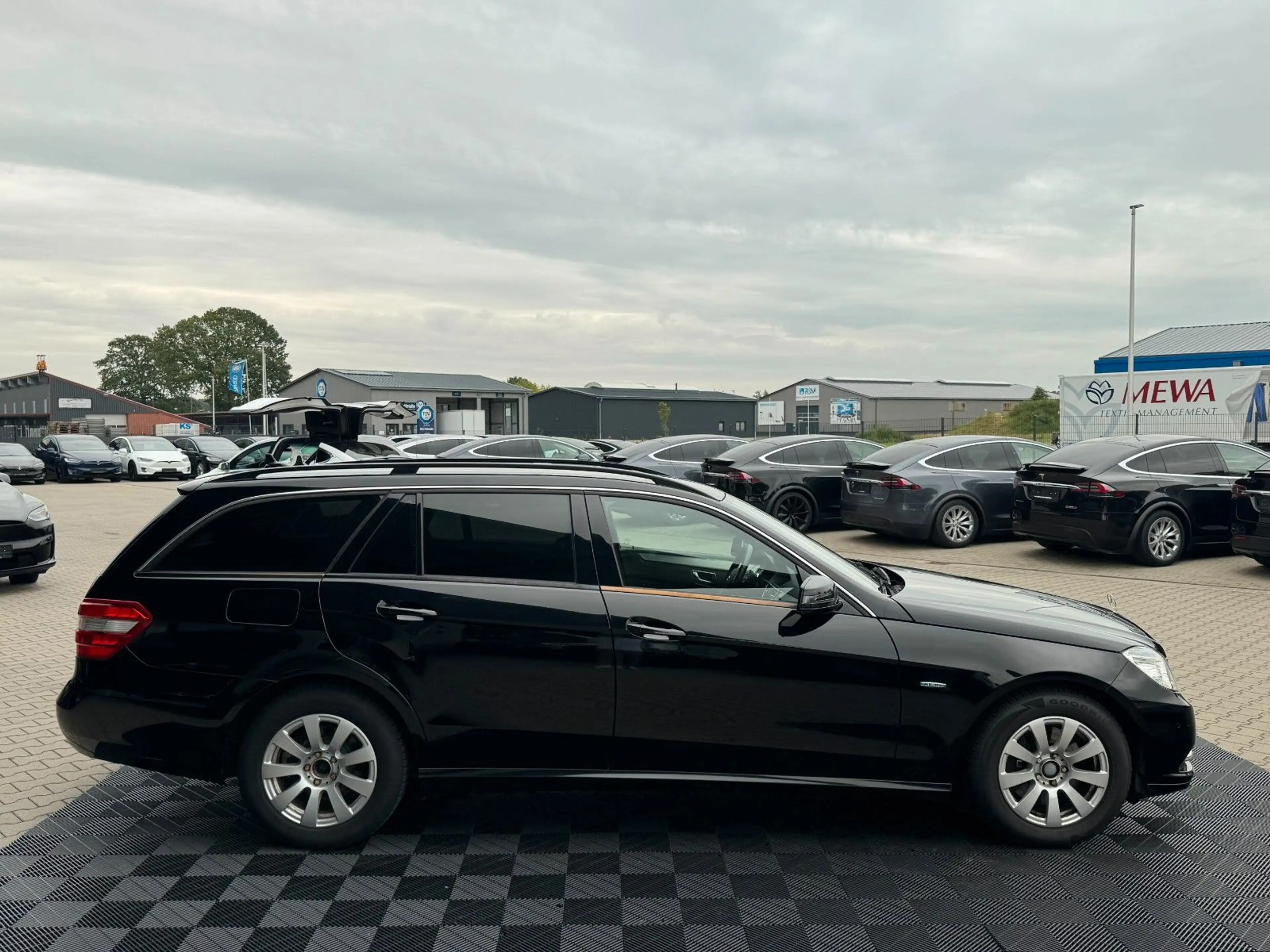Mercedes-Benz E 250 CDI T *Standheizung*AHK*Tempomat* — photo 11