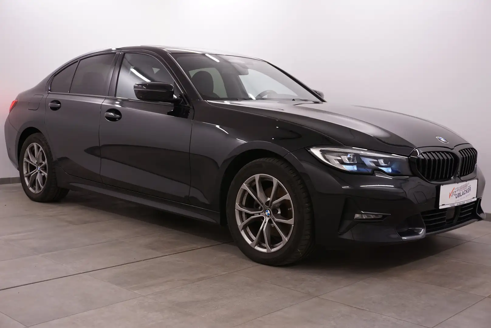 BMW 320 d xDrive// M-Lenkrad// harman/kardon// Schiebedach Schwarz - 1