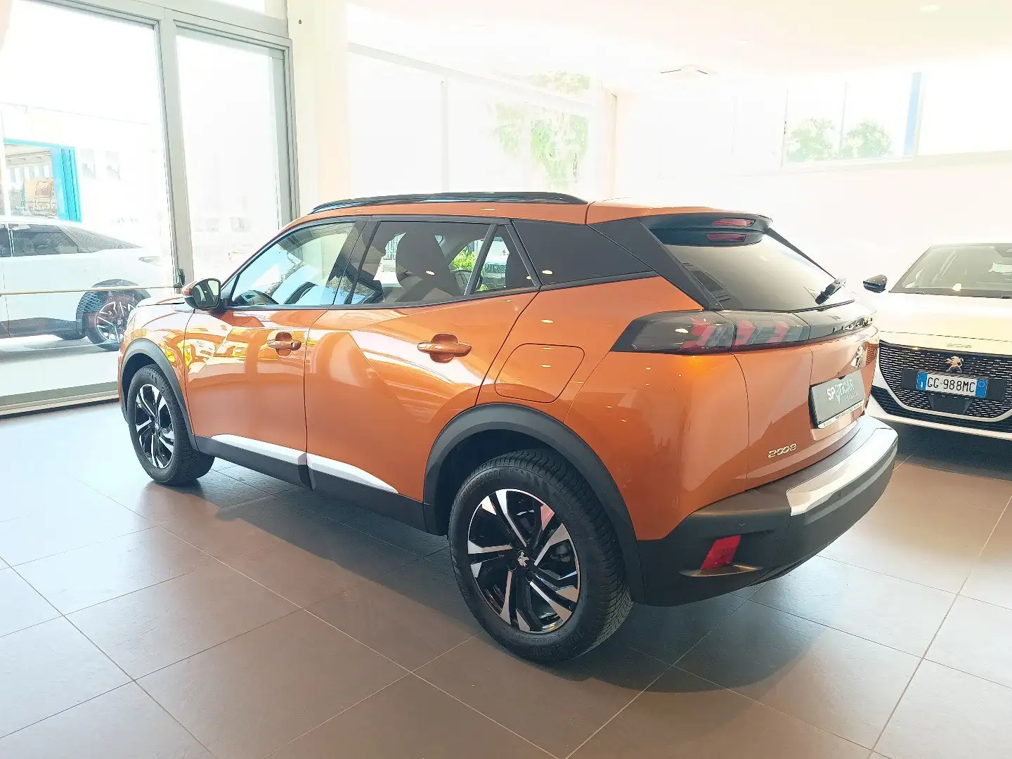 Peugeot 2008 1.2 puretech Allure Pack s&s 100cv Naranja - 2