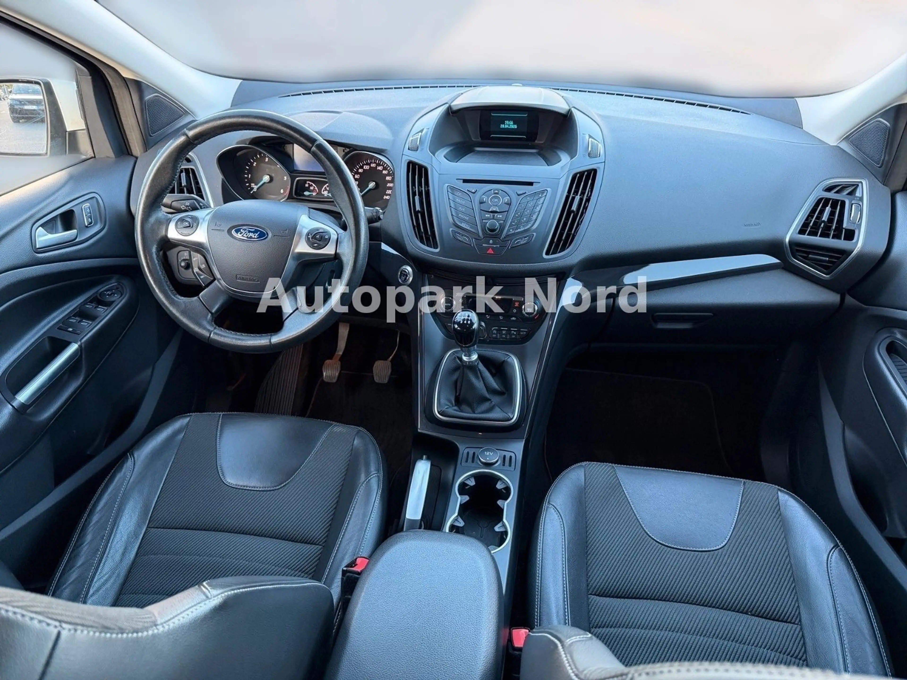 Ford Kuga 2.0 TDCi 4x4 132kW Titanium - AHK - 1.HAND — photo 13