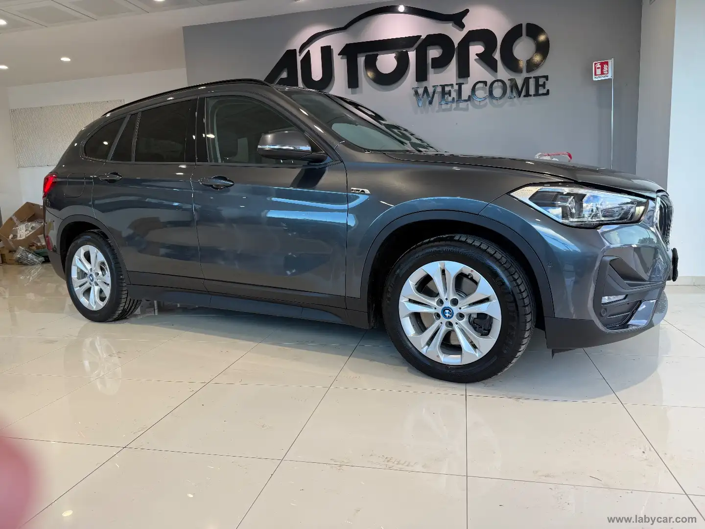 BMW X1 xDrive25e Advantage Gris - 2