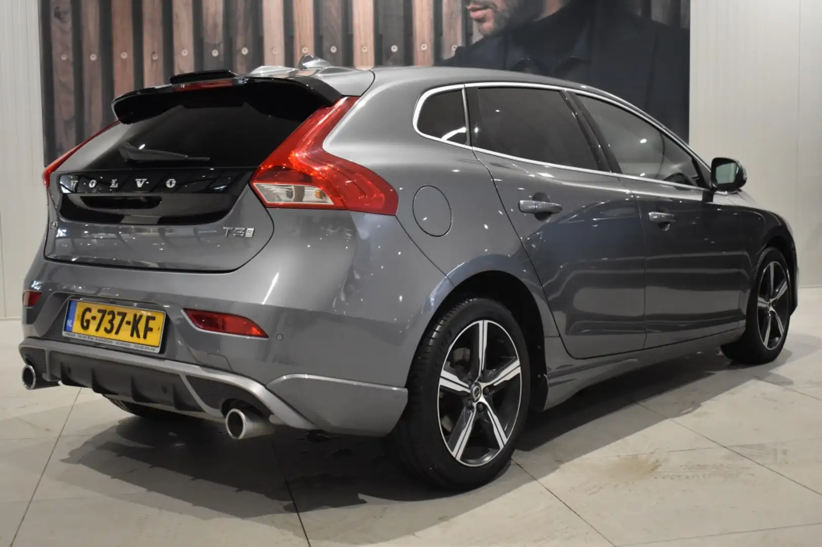 Volvo V40 T3 153pk Polar+ Sport | Panodak | Camera | Keyless Grijs - 2