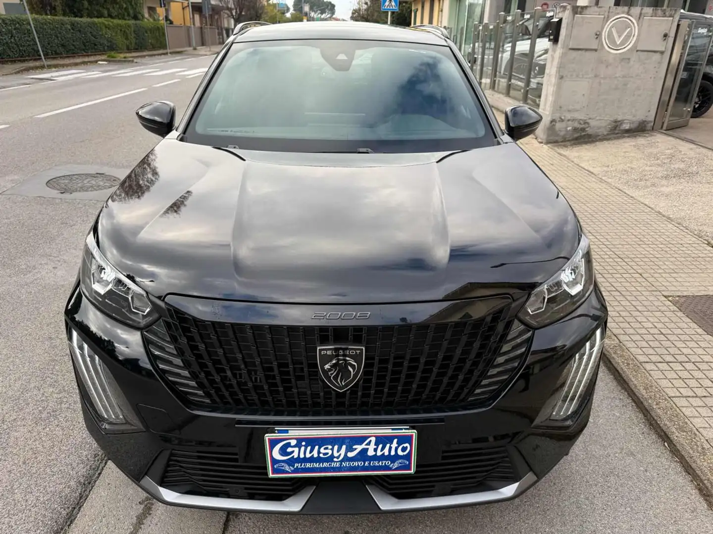 Peugeot 2008 PureTech 100 S&S Allure Schwarz - 2