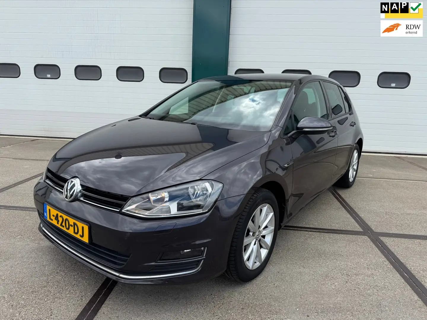 Volkswagen Golf 1.2 TSI Business Edition R Connected Origin. 93.00 Grijs - 1