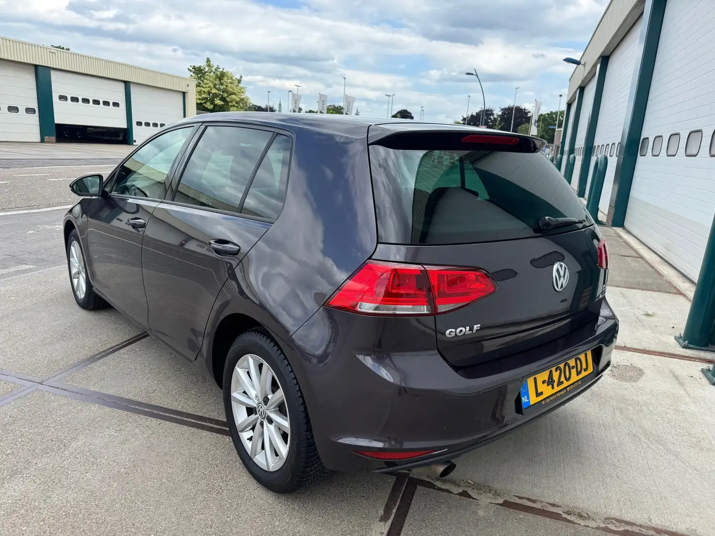 Volkswagen Golf 1.2 TSI Business Edition R Connected Origin. 93.00 Grijs - 2
