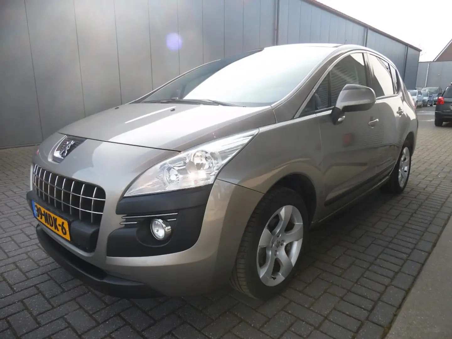 Peugeot 3008 1.6 VTI ST Grijs - 1