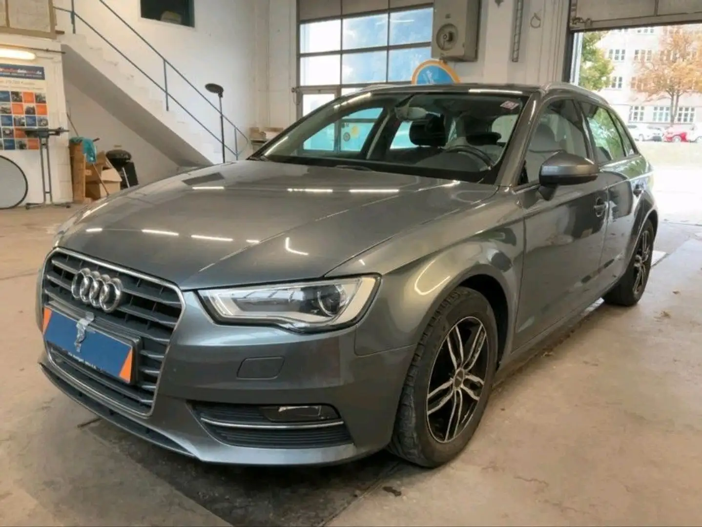 Audi A3 Sportback attraction Grau - 1