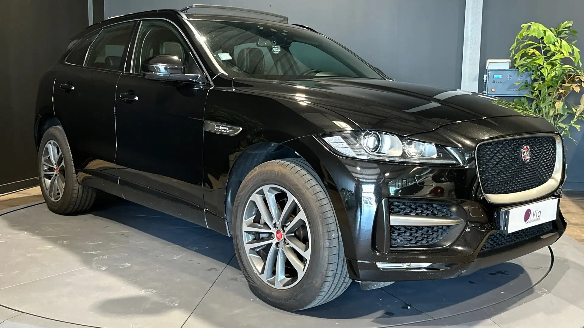 Jaguar F-Pace V6 3.0 300 BVA8 R Sport Schwarz - 2
