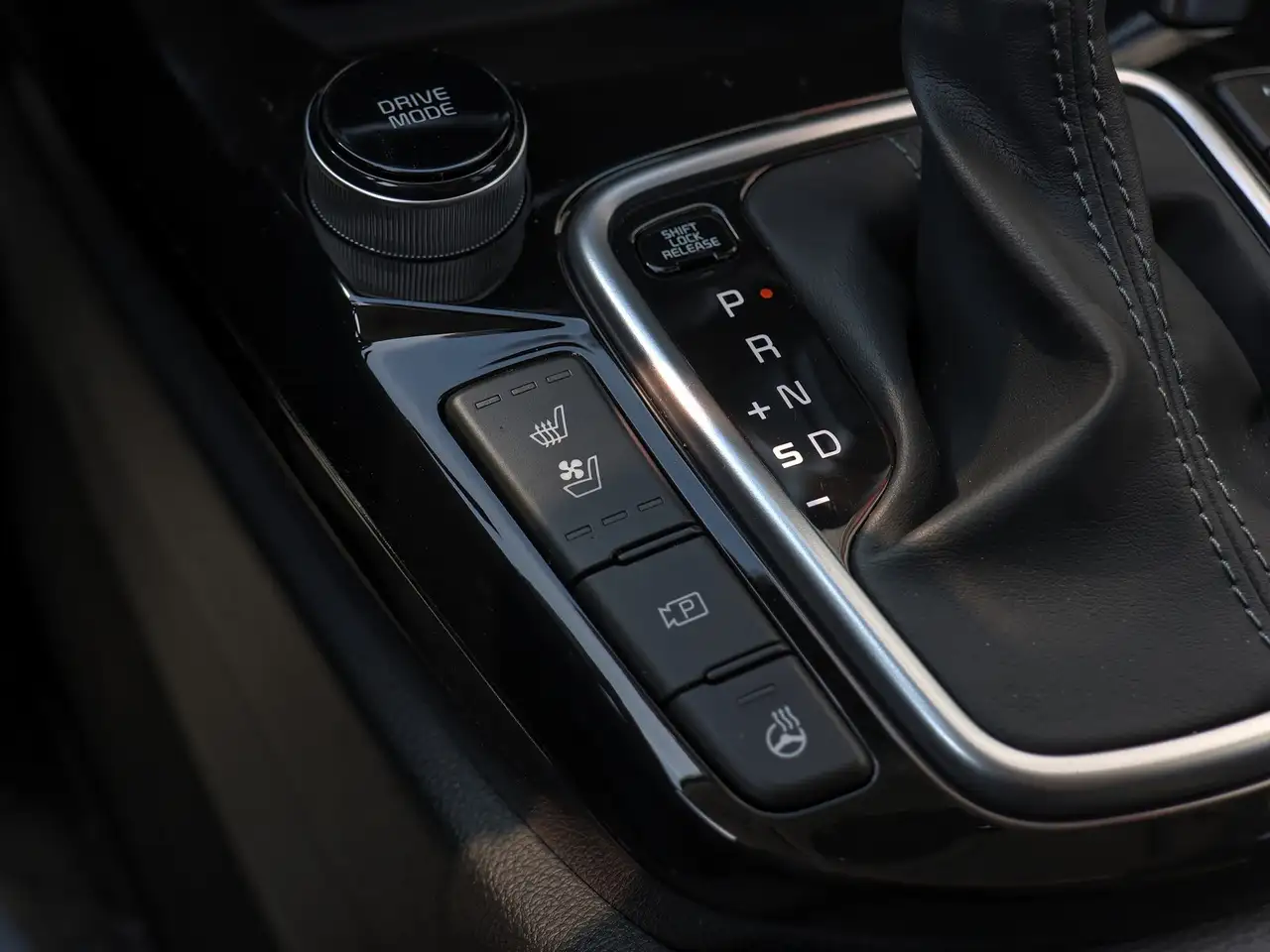 Kia Seltos снимка Kia Seltos