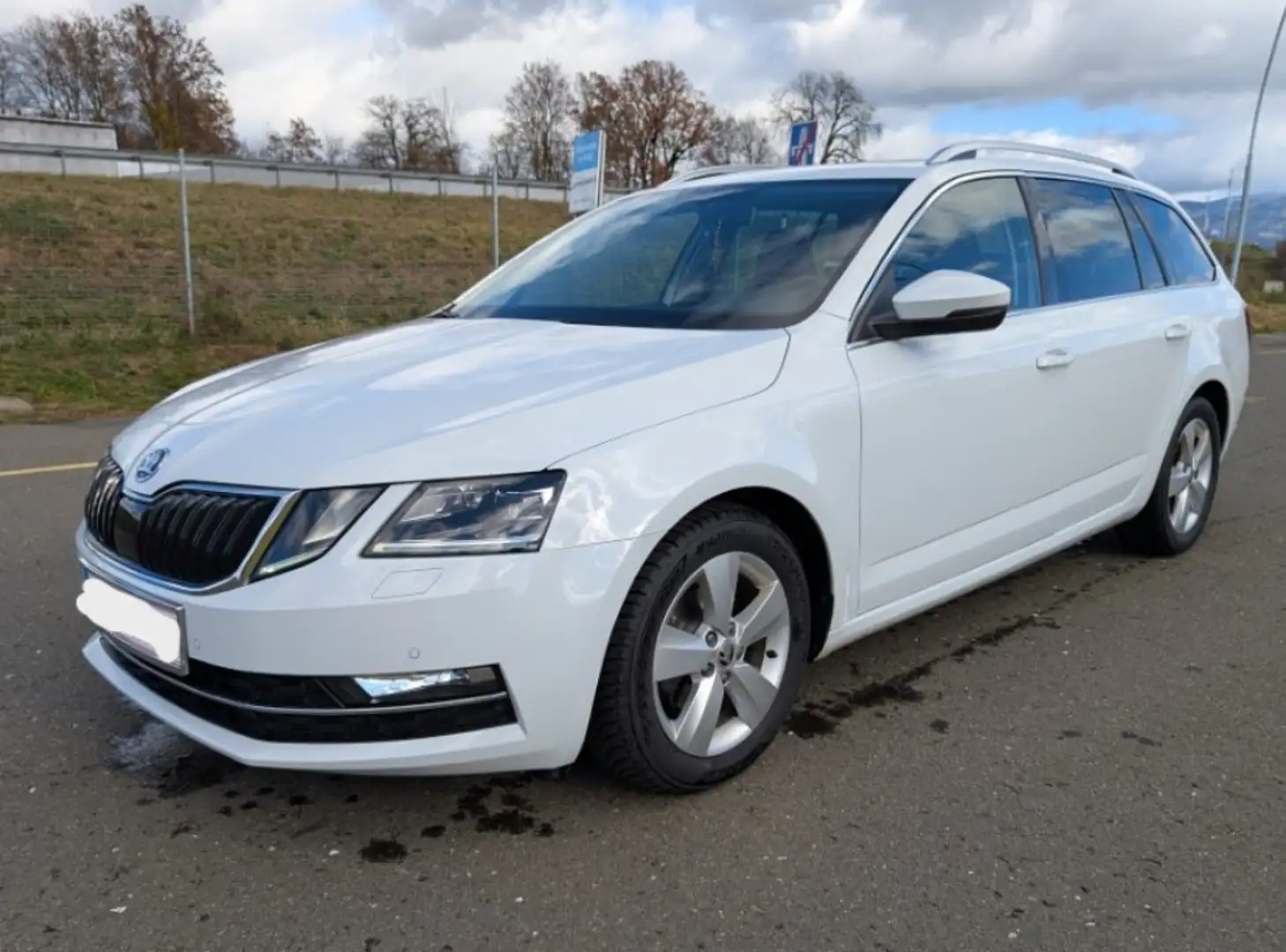 Skoda Octavia Octavia Combi 1,6 TDI Style DSG Style Weiß - 2