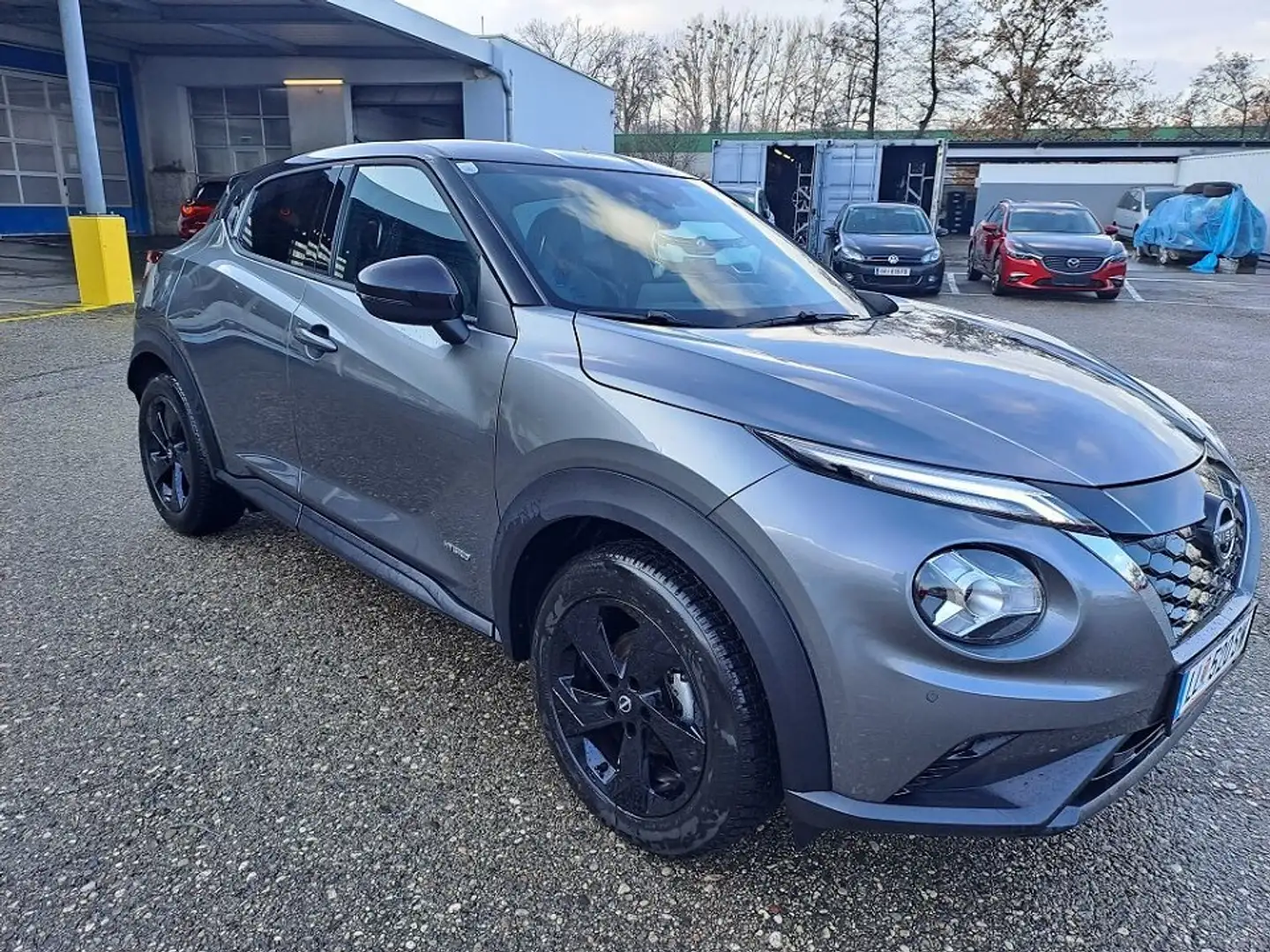 Nissan Juke 1,6 Hybrid Tekna 4AMT Aut. Grau - 1
