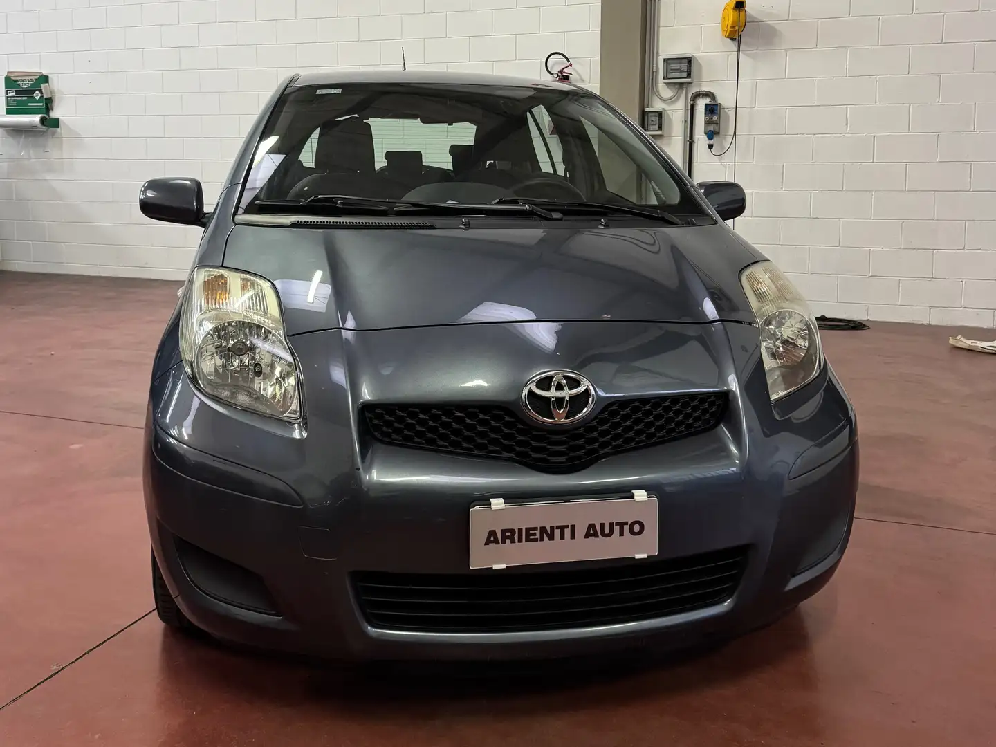 Toyota Yaris Yaris II 2005 5p 1.3 dual Sol Grau - 2