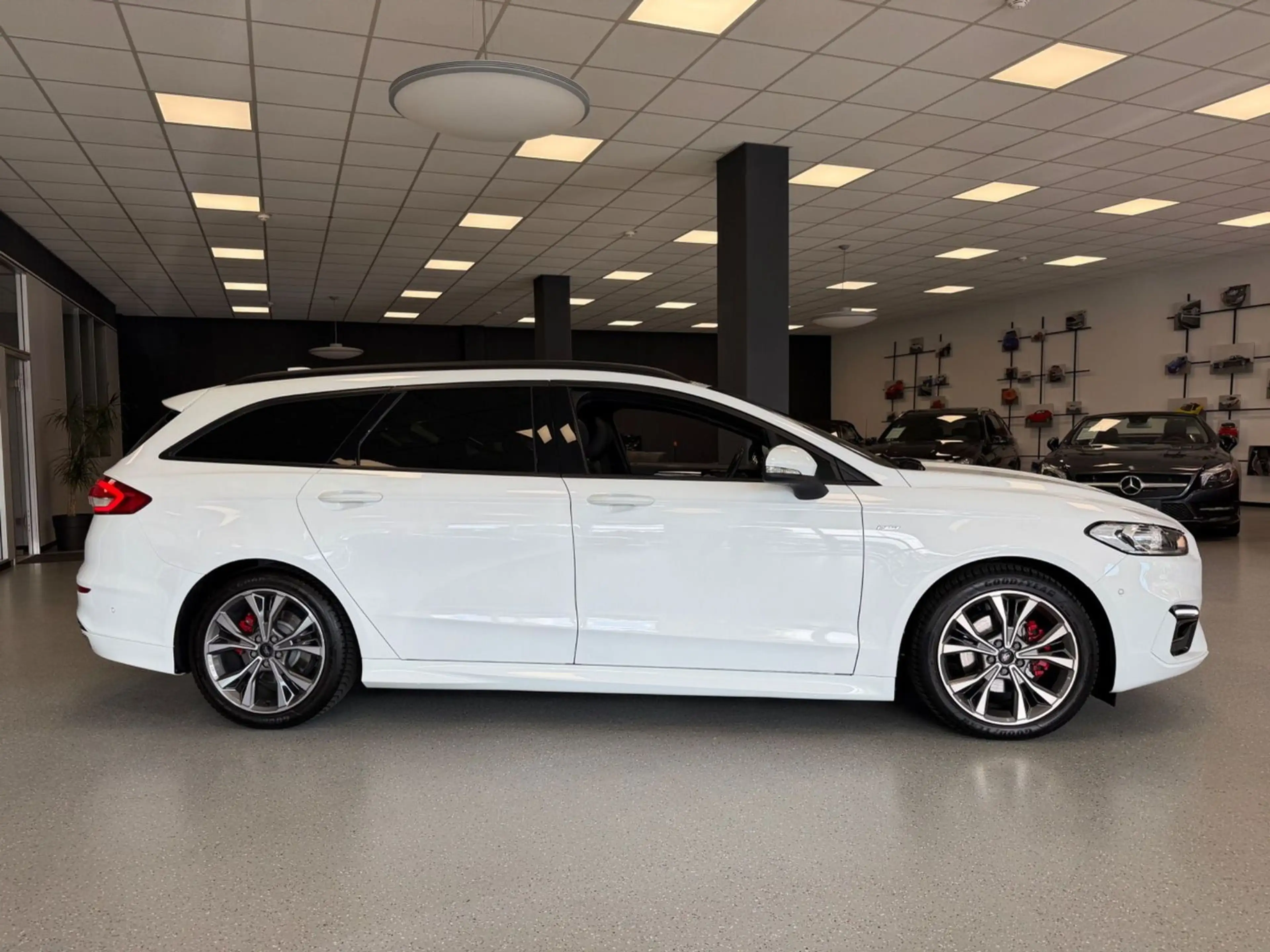 Ford Mondeo 2.0 Hybrid ST-Line|S.heft|Pano|Kam.|AHK — photo 9
