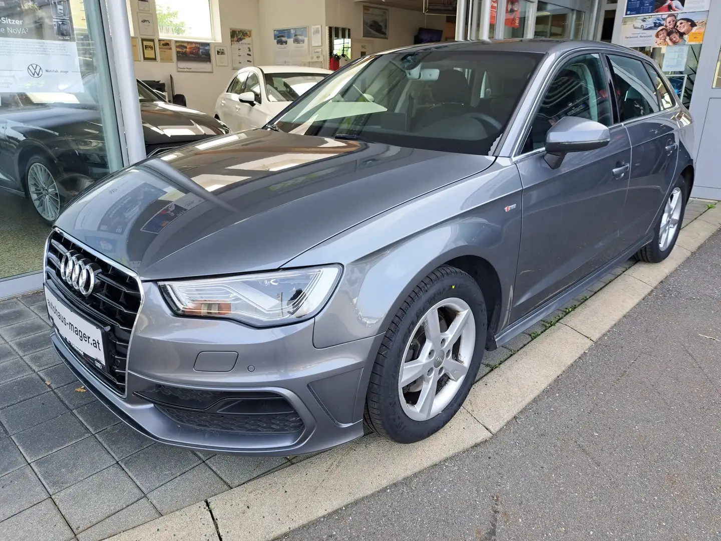 Audi A3 2.0 TDI INTENSE Grau - 1