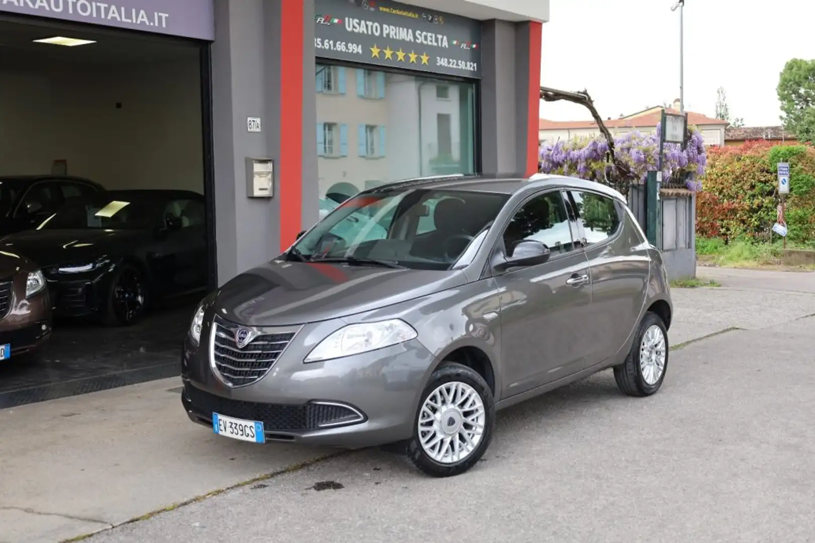 Lancia Ypsilon 0.9 TwinAir 85CV 5Porte Metano Ecochic NEOPATENTA Grigio - 1