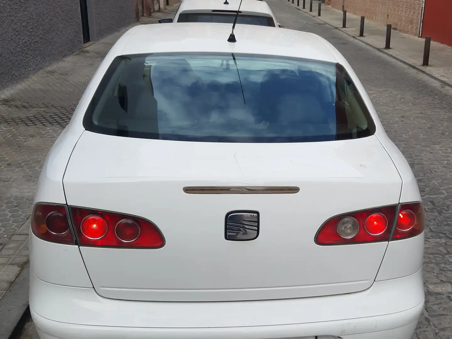 SEAT Cordoba Córdoba 1.4 16v Reference 75 Reference Biały - 2