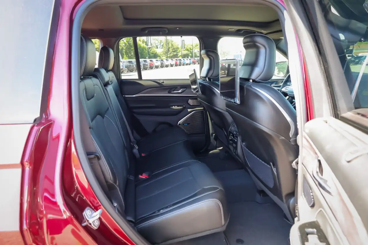 Jeep Grand Cherokee photo Jeep Grand Cherokee