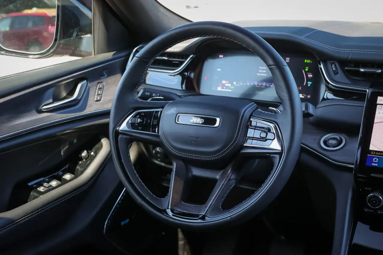 Jeep Grand Cherokee photo Jeep Grand Cherokee