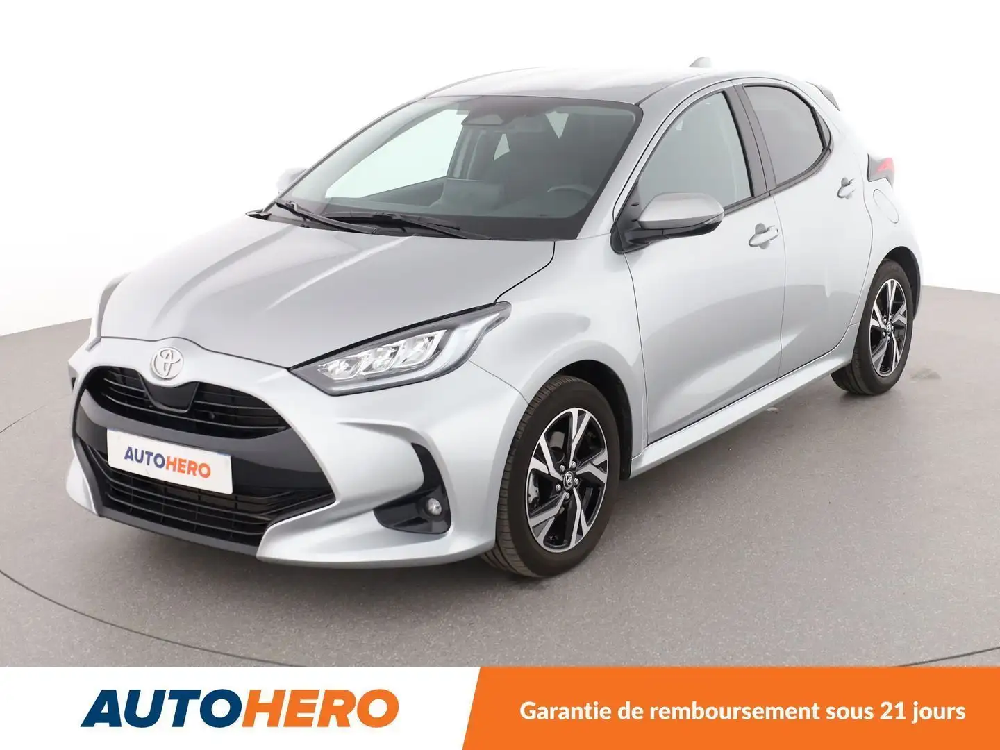 Toyota Yaris 1.5 Hybrid Design Gris - 1