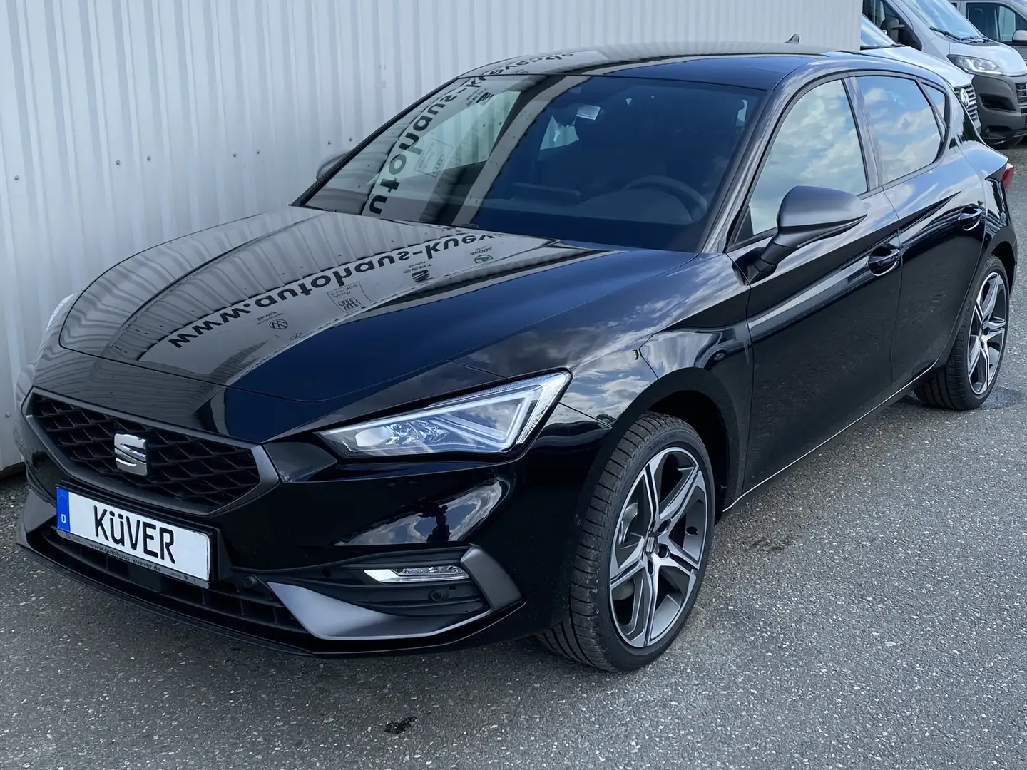 SEAT Leon 2,0 TDI FR DSG Navi+LED+ACC+AHK+Pano+18´´ Чёрный - 1