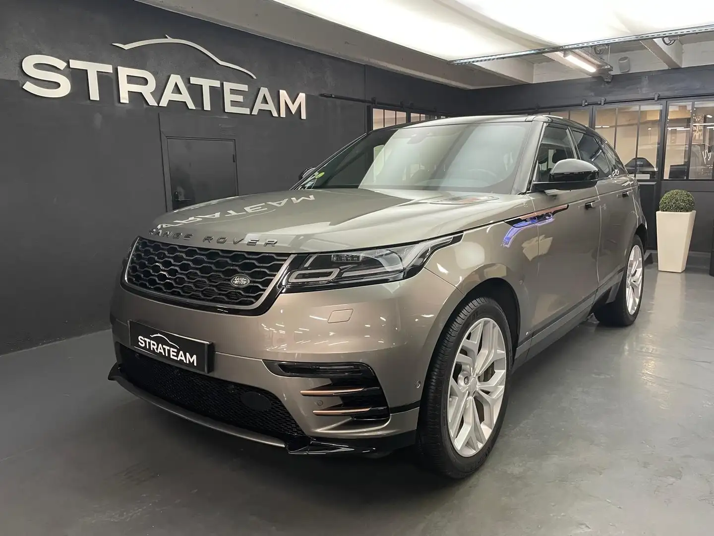 Land Rover Range Rover Velar R-Dynamic Grau - 1