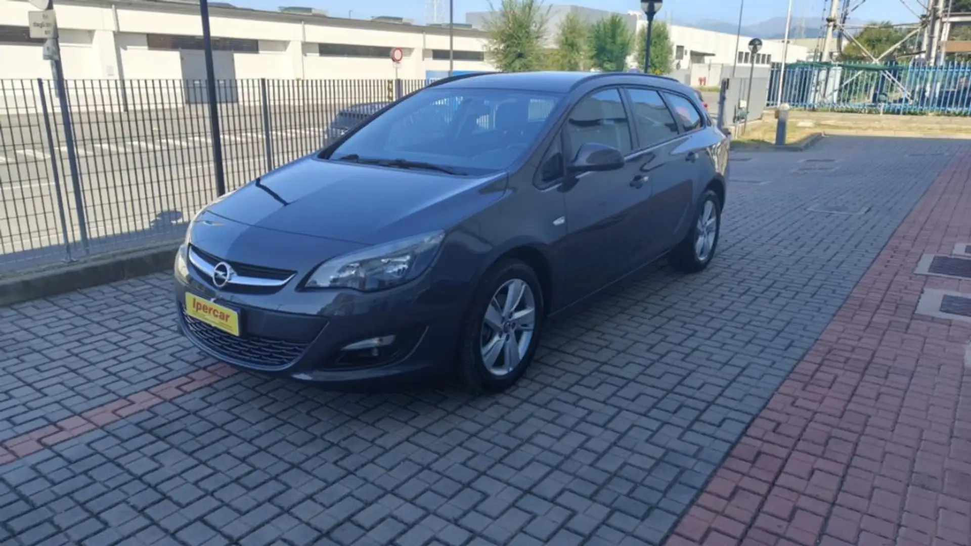 Opel Astra 1.7 CDTI 110CV Sports Tourer ottime condizioni Grijs - 1