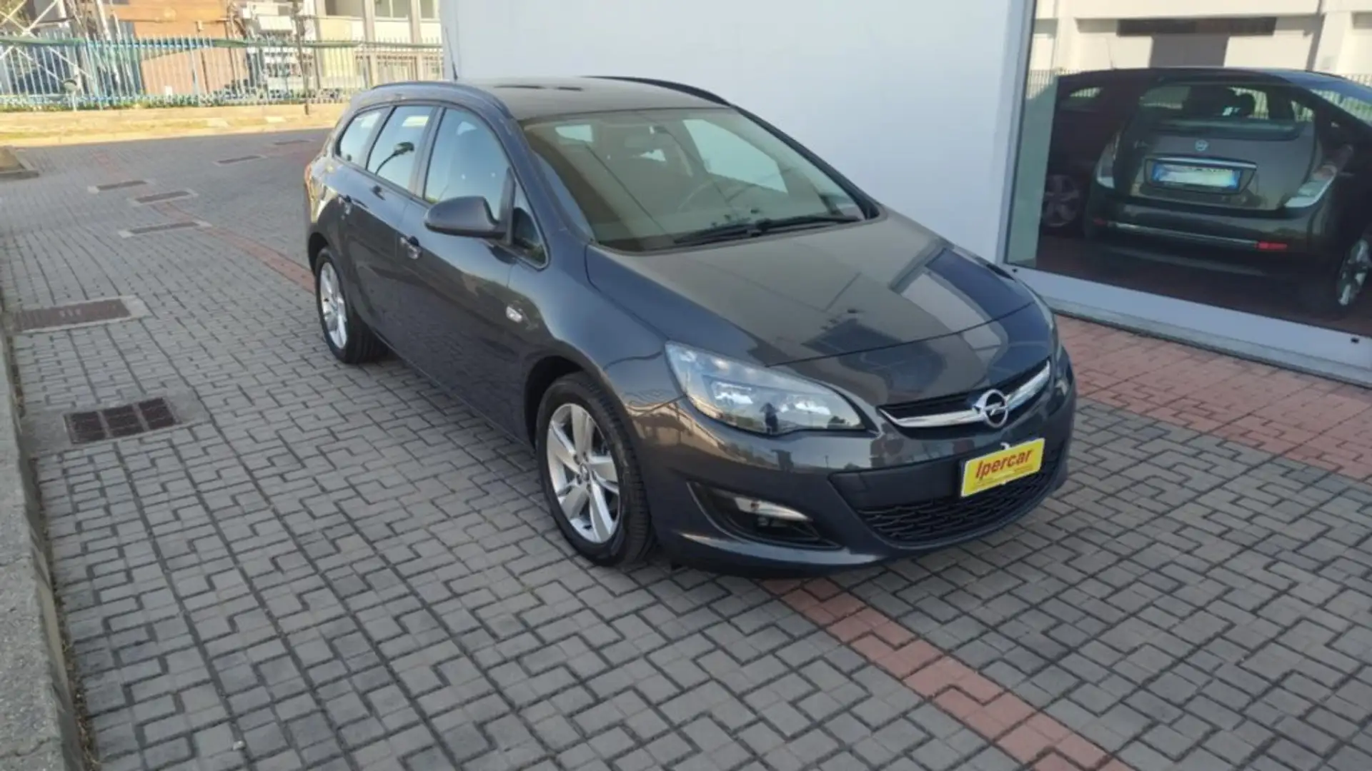 Opel Astra 1.7 CDTI 110CV Sports Tourer ottime condizioni Grijs - 2