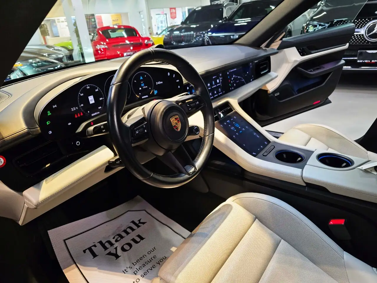 Porsche Taycan снимка Porsche Taycan