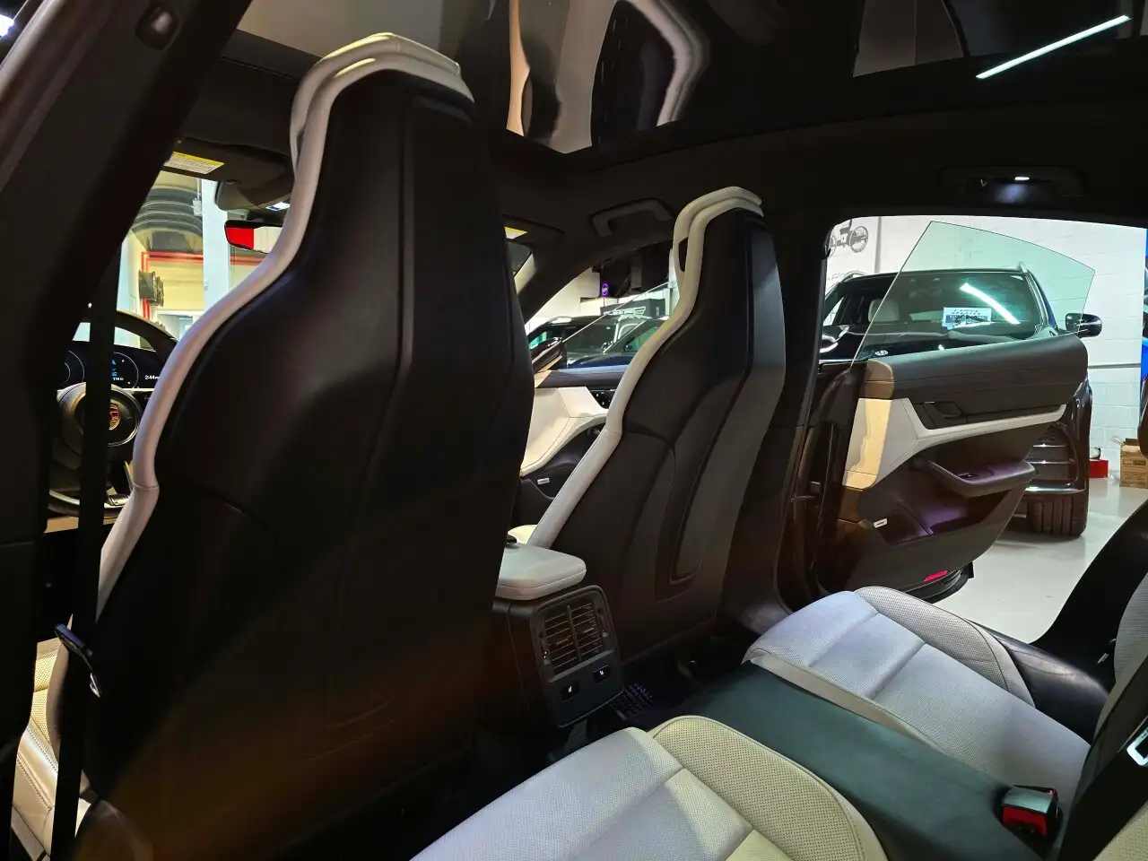 Porsche Taycan снимка Porsche Taycan