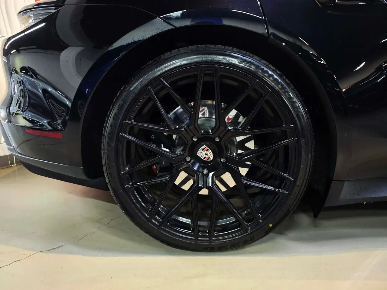 Porsche Taycan снимка Porsche Taycan