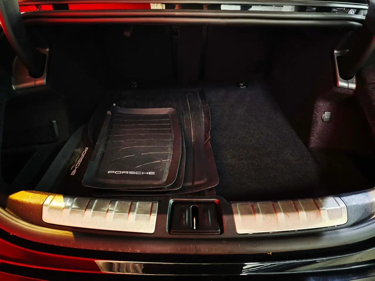 Porsche Taycan снимка Porsche Taycan