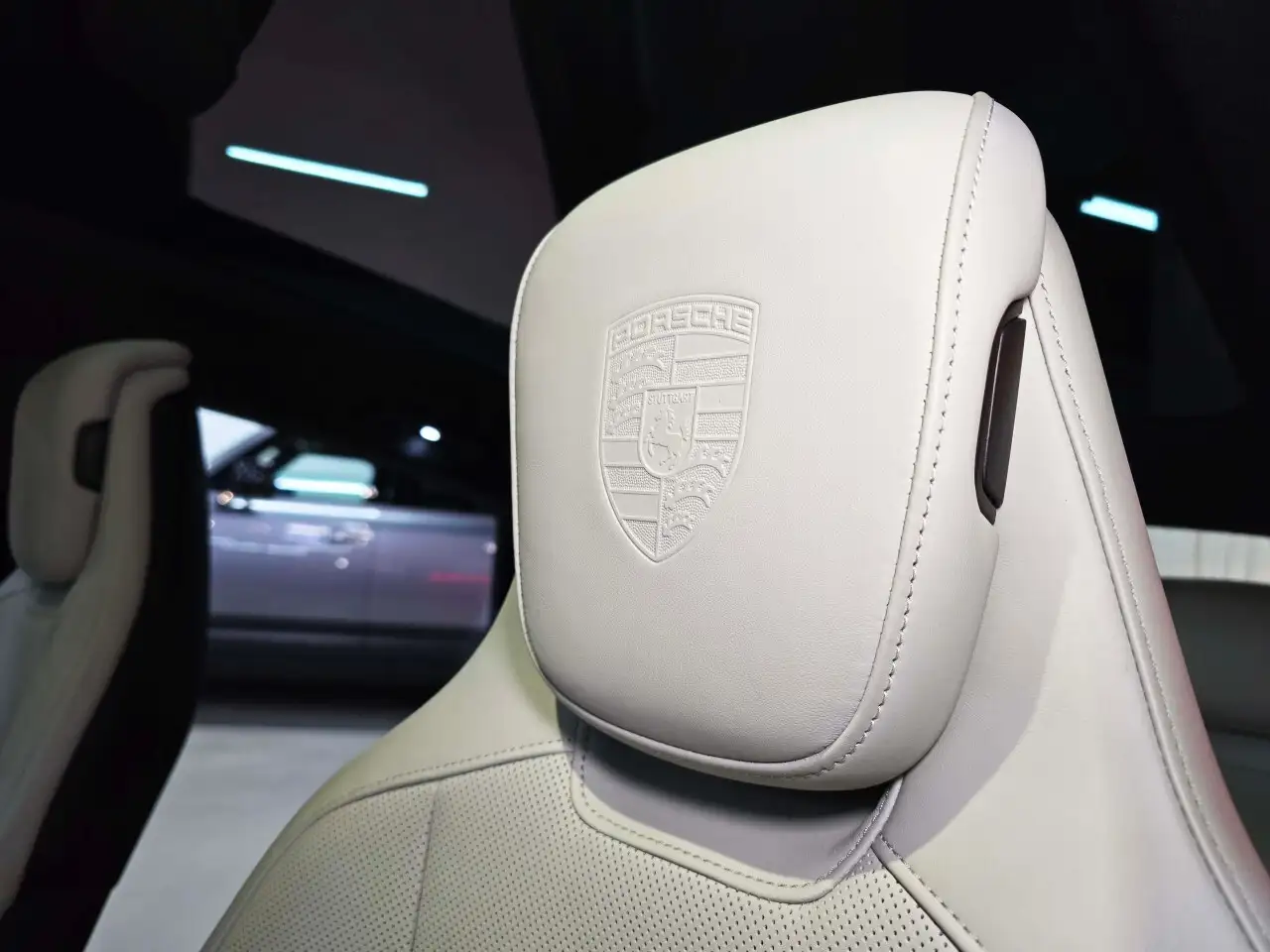 Porsche Taycan снимка Porsche Taycan