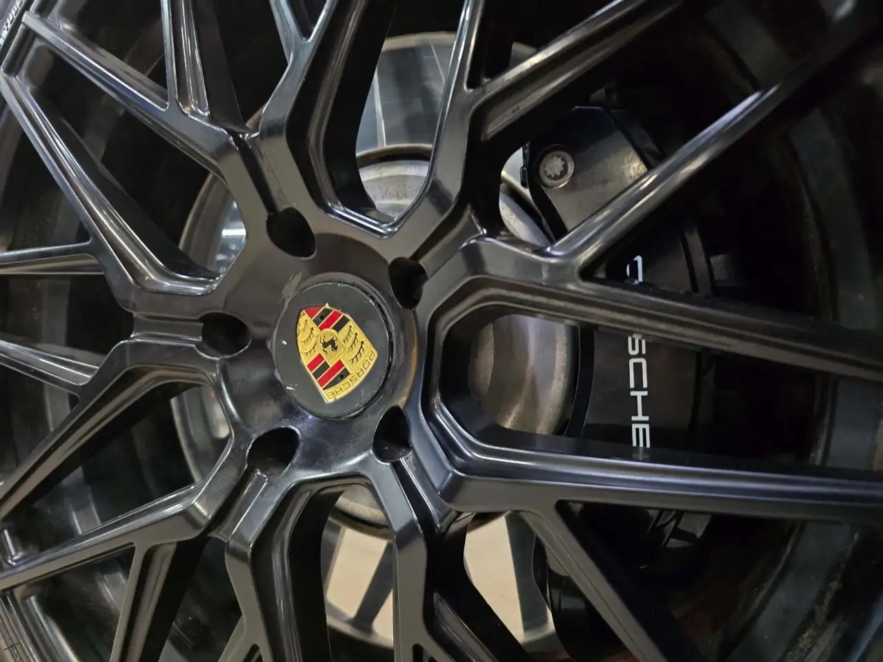 Porsche Taycan снимка Porsche Taycan
