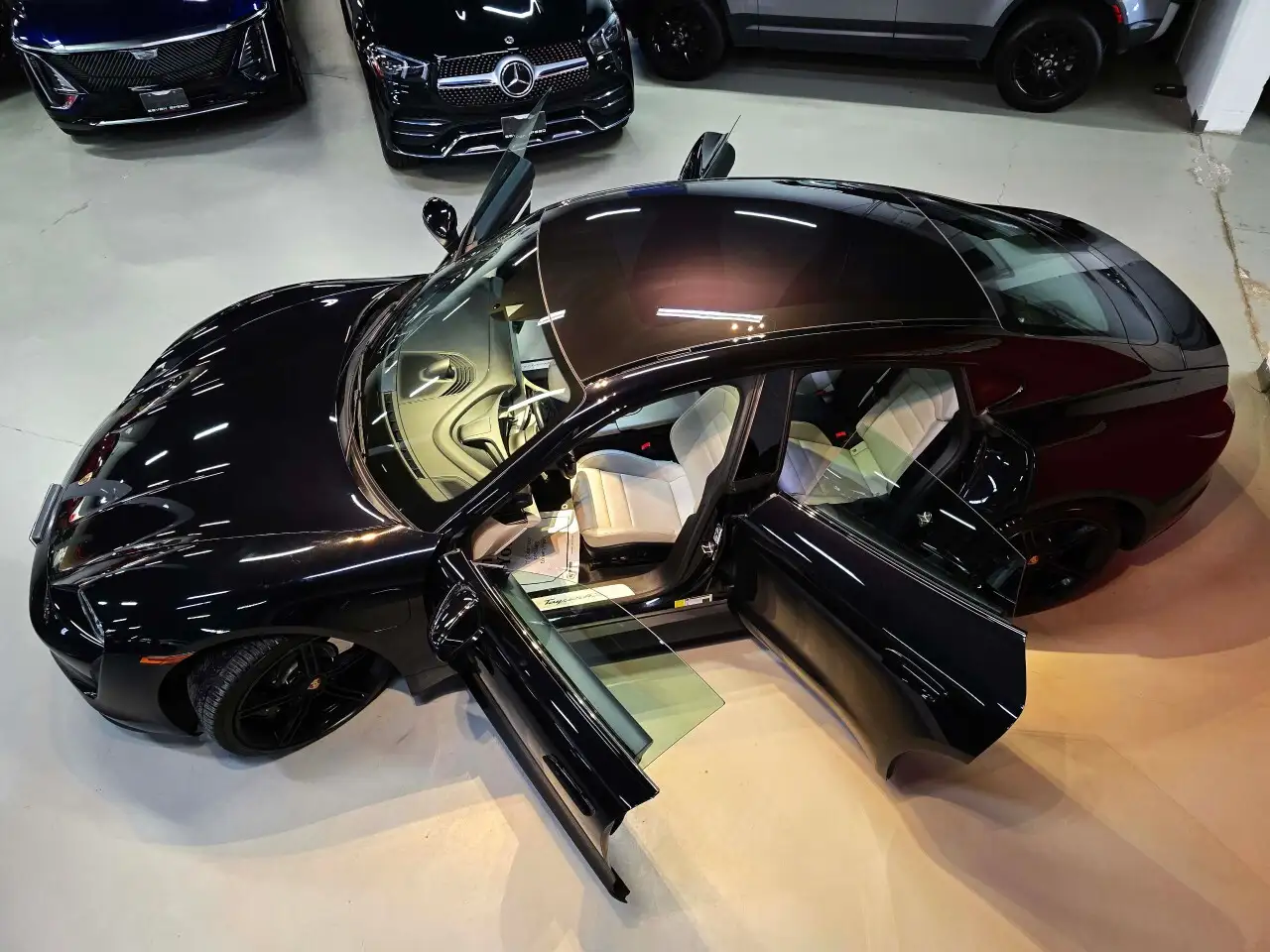 Porsche Taycan снимка Porsche Taycan