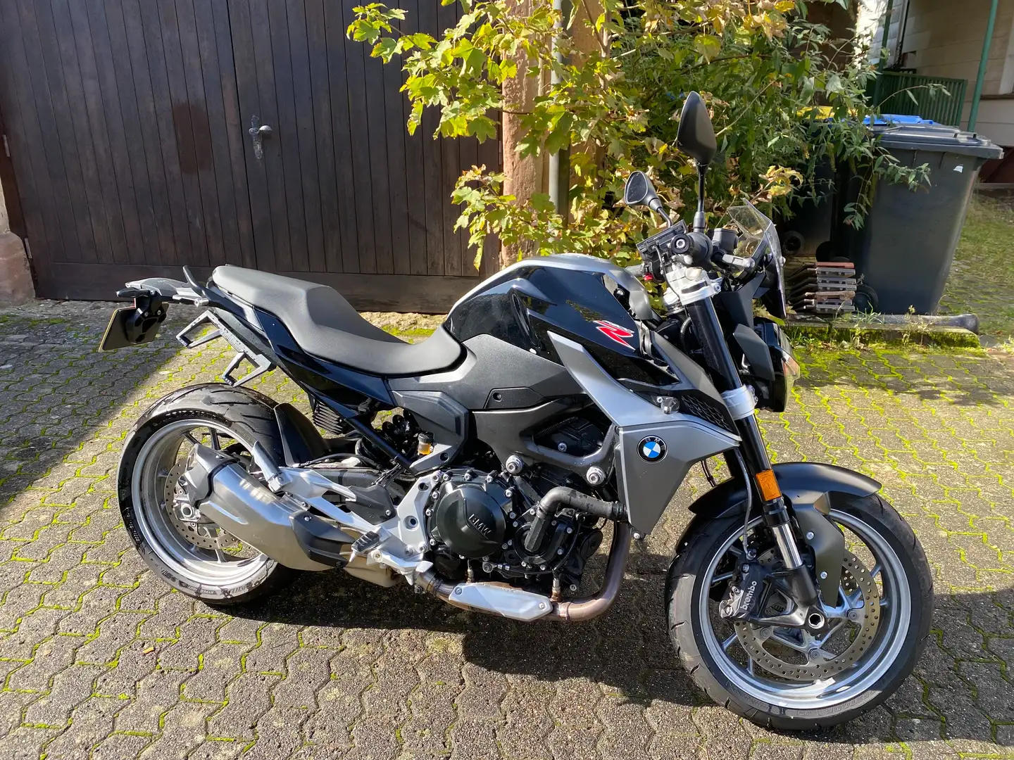 BMW F 900 R BMW F900 R A2 Schwarz - 1