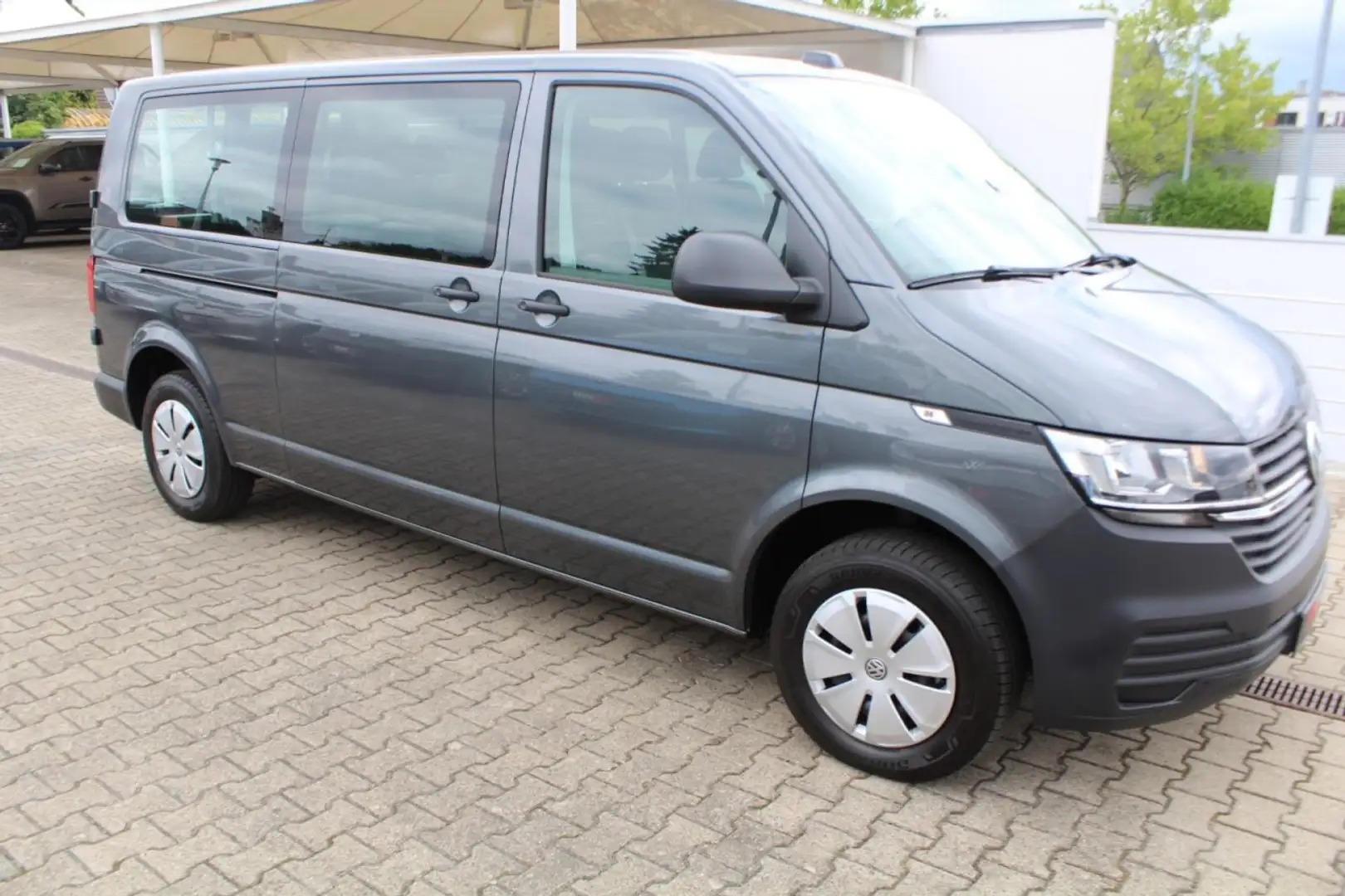 Volkswagen T6.1 Kombi LANG 2.0 TDI / 9 - SITZER / FLÜGELTÜREN / APP CO Gris - 1