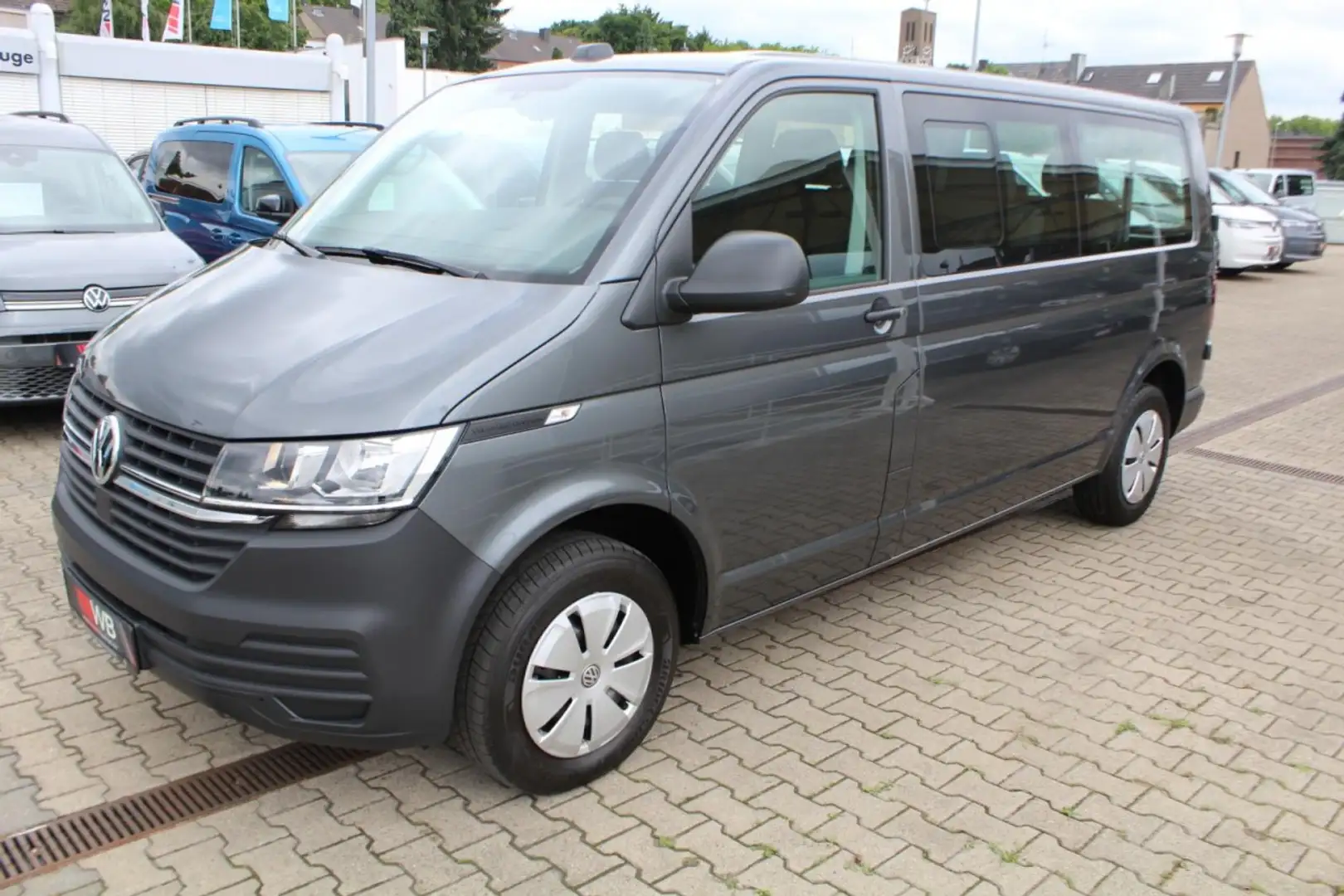 Volkswagen T6.1 Kombi LANG 2.0 TDI / 9 - SITZER / FLÜGELTÜREN / APP CO Gris - 2