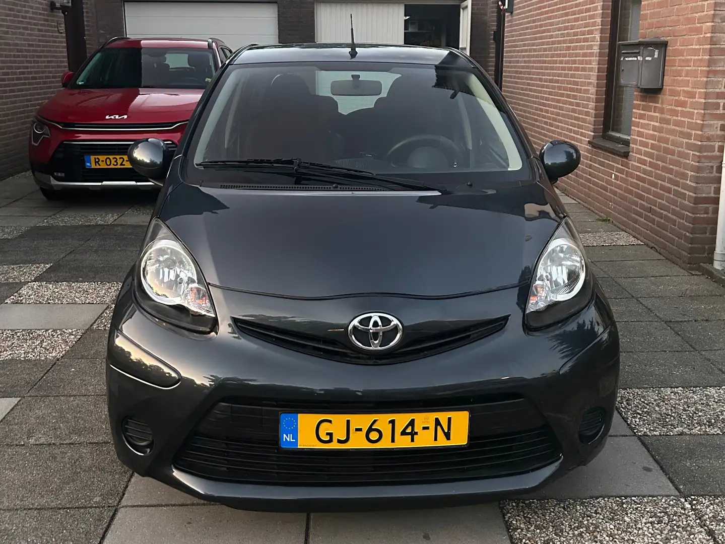 Toyota Aygo Aygo 1.0 VVT-i Aspiration Grijs - 1