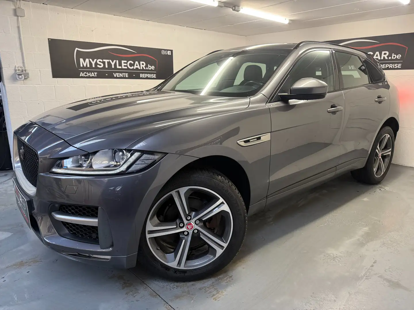 Jaguar F-Pace 2.0 D R-Sport, AUTOMATIQUE, GARANTIE 1AN Gris - 1
